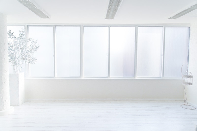 【なんば駅5分】展示会や撮影に適したアンティーク調のホワイトスタジオスペース