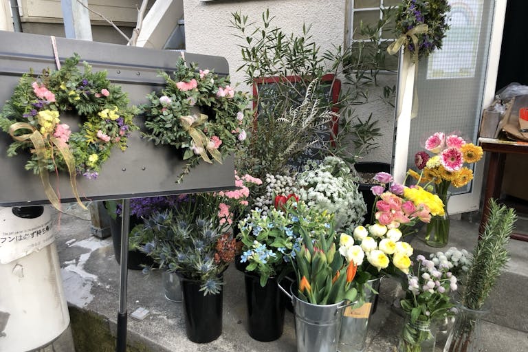 使用例:軒先貸し 間借り花屋さん