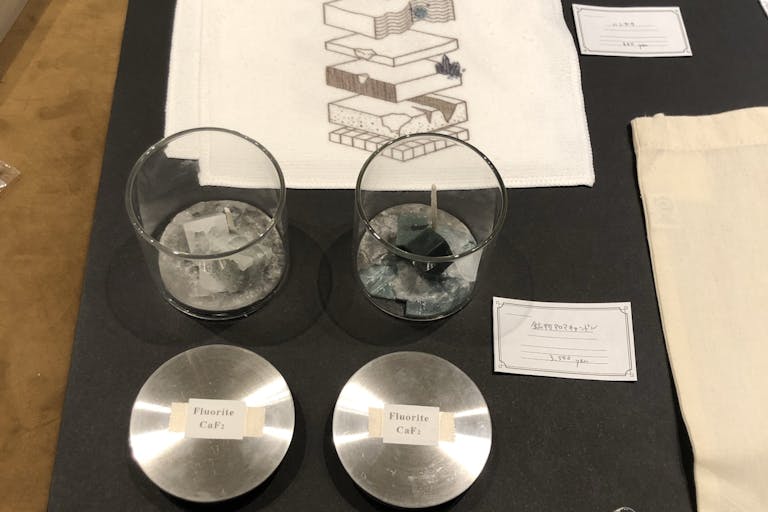 使用例:鉱物展示会