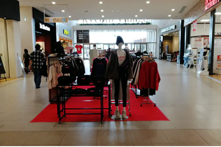 【イオンモール沖縄ライカム】2F ヴィレッジ入口広場の画像1