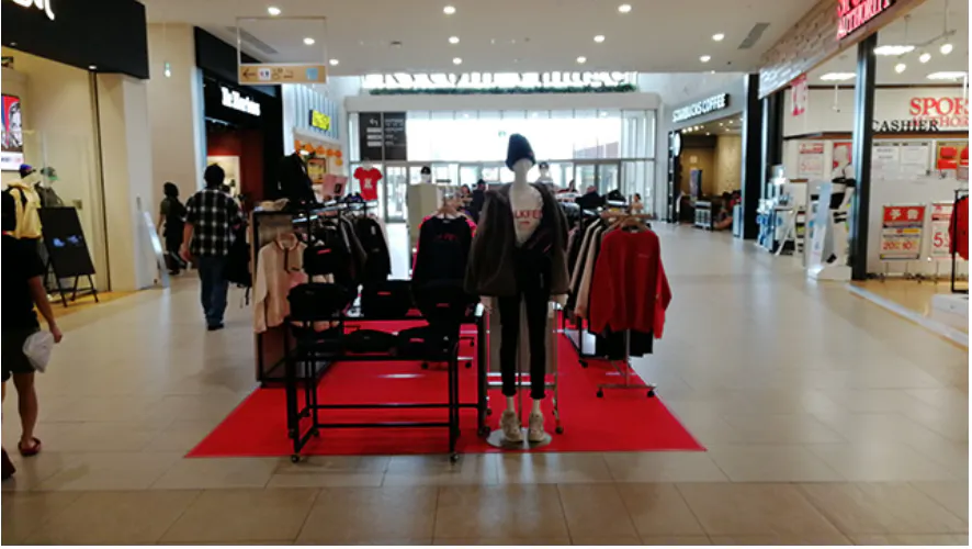 【イオンモール沖縄ライカム】2F ヴィレッジ入口広場