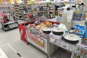 【ホームマート南郷店】薬品レジ前 食物販やプロモーション等の出店に最適なホームセンター店内のイベントスペース
