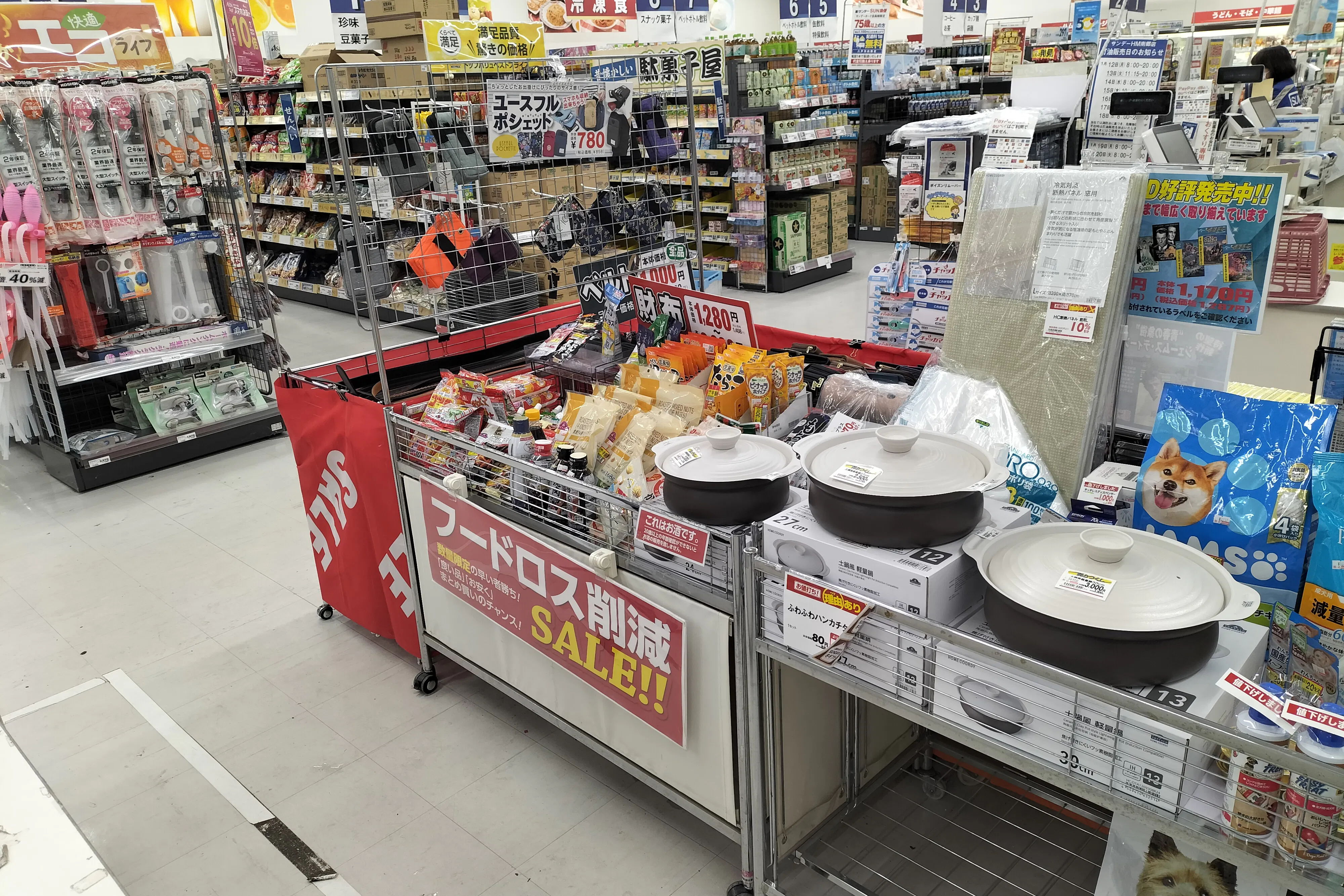 【ホームマート南郷店】薬品レジ前 食物販やプロモーション等の出店に最適なホームセンター店内のイベントスペース