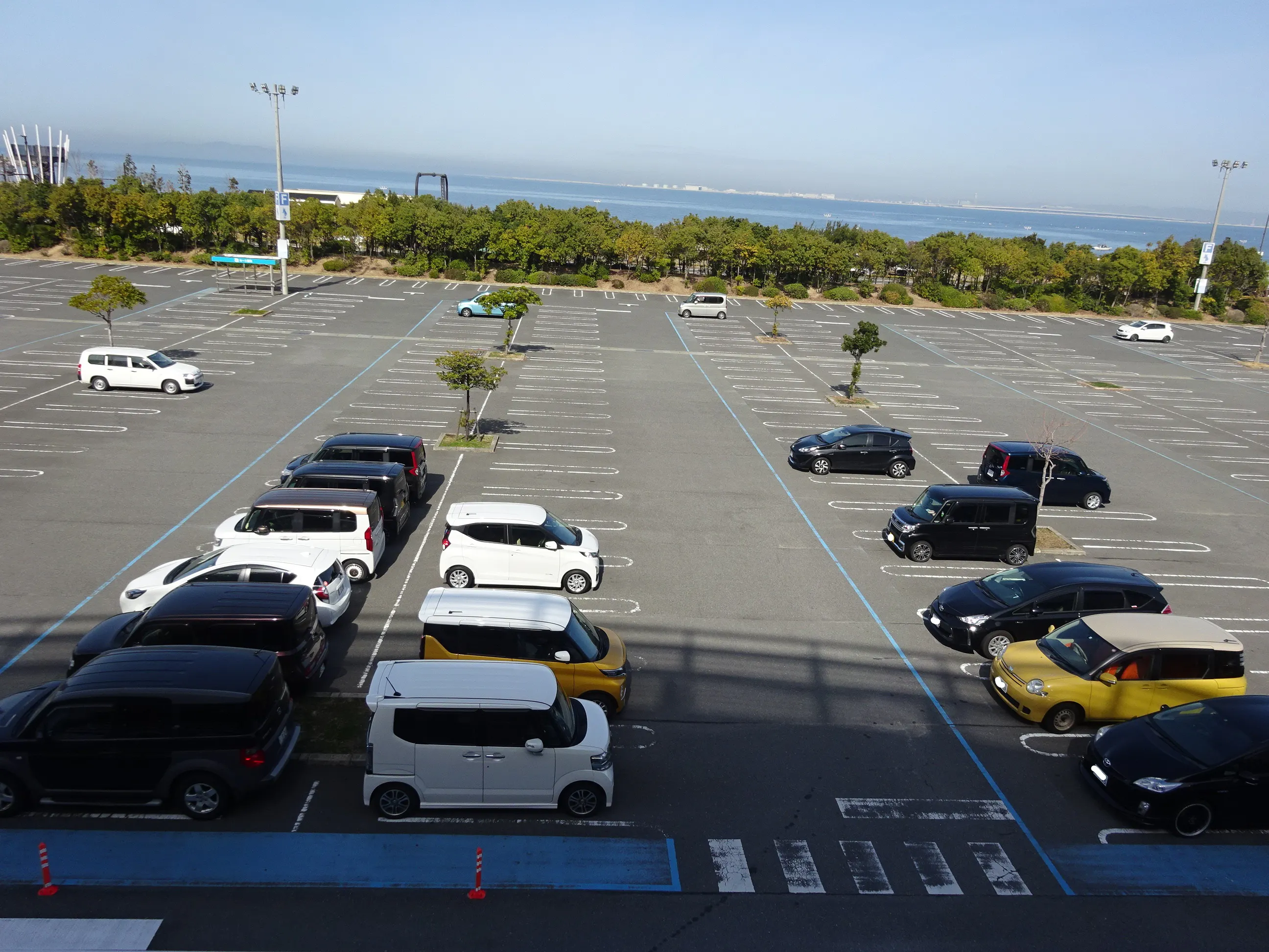 【イオンモールりんくう泉南】海側駐車場（1区画～）の画像