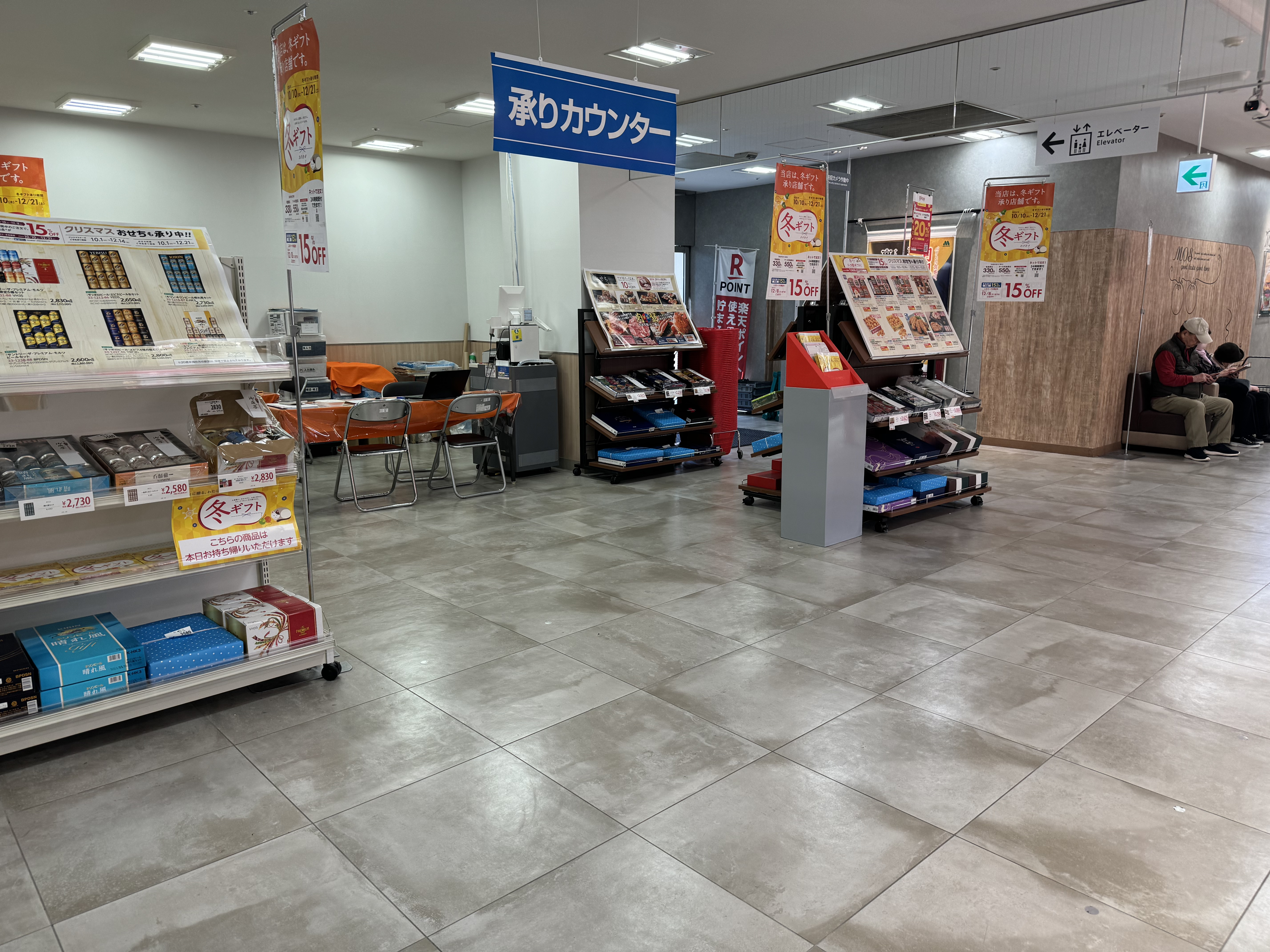 【西友　成増店】1Fエレベーター・入口横ギフト売場　プロモーション用途や物販、食物販のポップアップストアに最適なスーパー店内催事イベントスペース