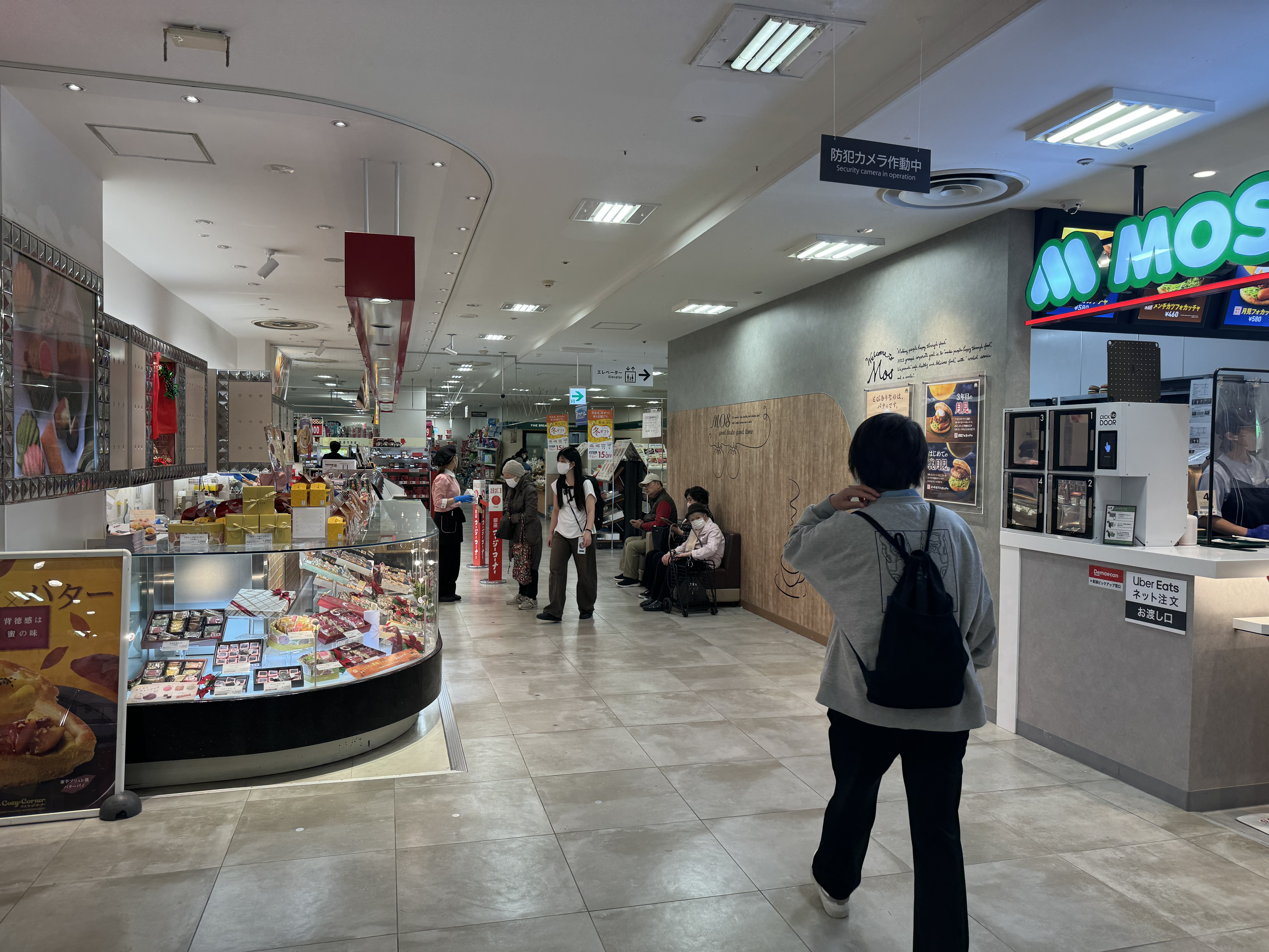 【西友　成増店】1Fエレベーター・入口横ギフト売場　プロモーション用途や物販、食物販のポップアップストアに最適なスーパー店内催事イベントスペース