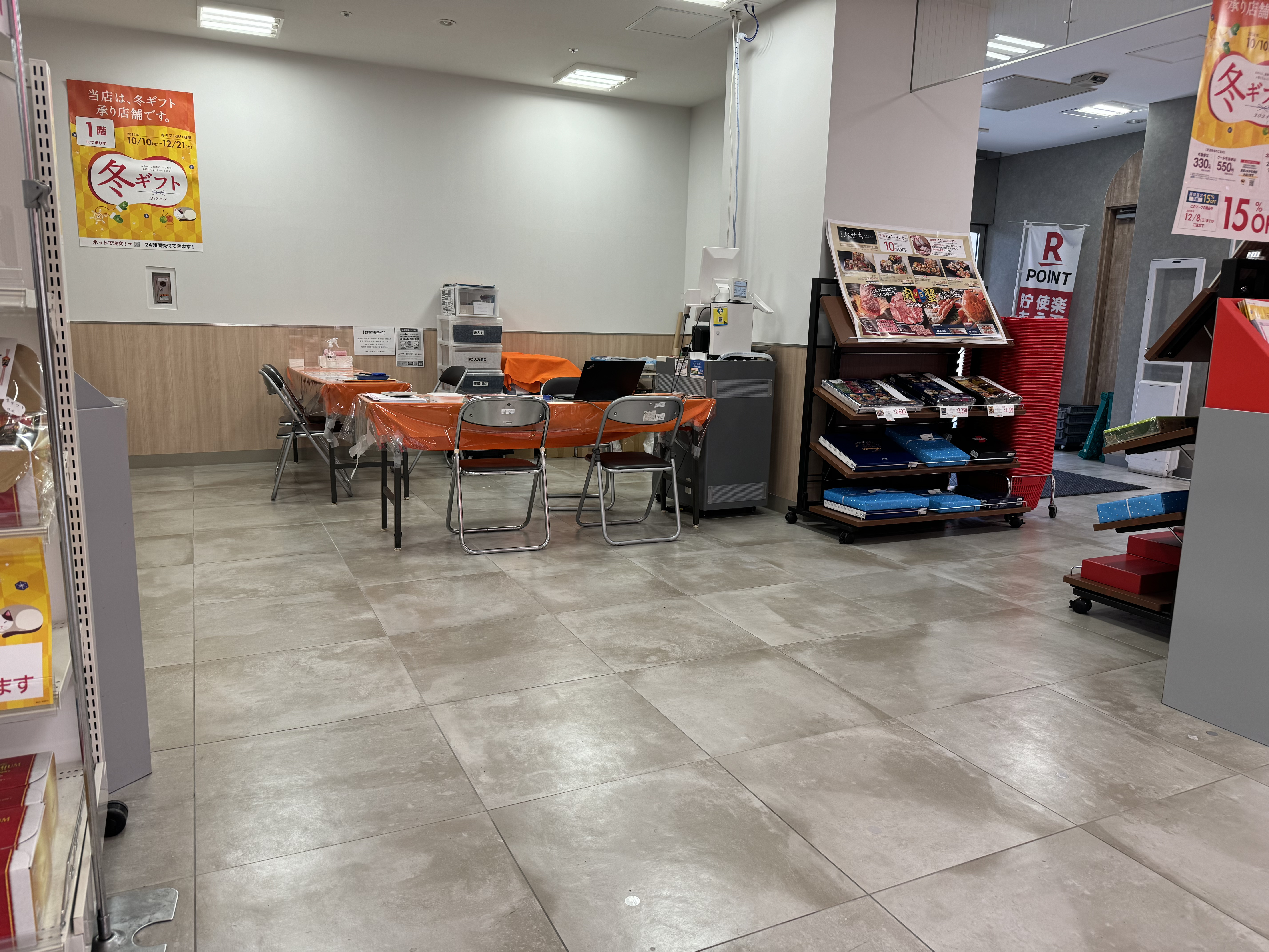 【西友　成増店】1Fエレベーター・入口横ギフト売場　プロモーション用途や物販、食物販のポップアップストアに最適なスーパー店内催事イベントスペース