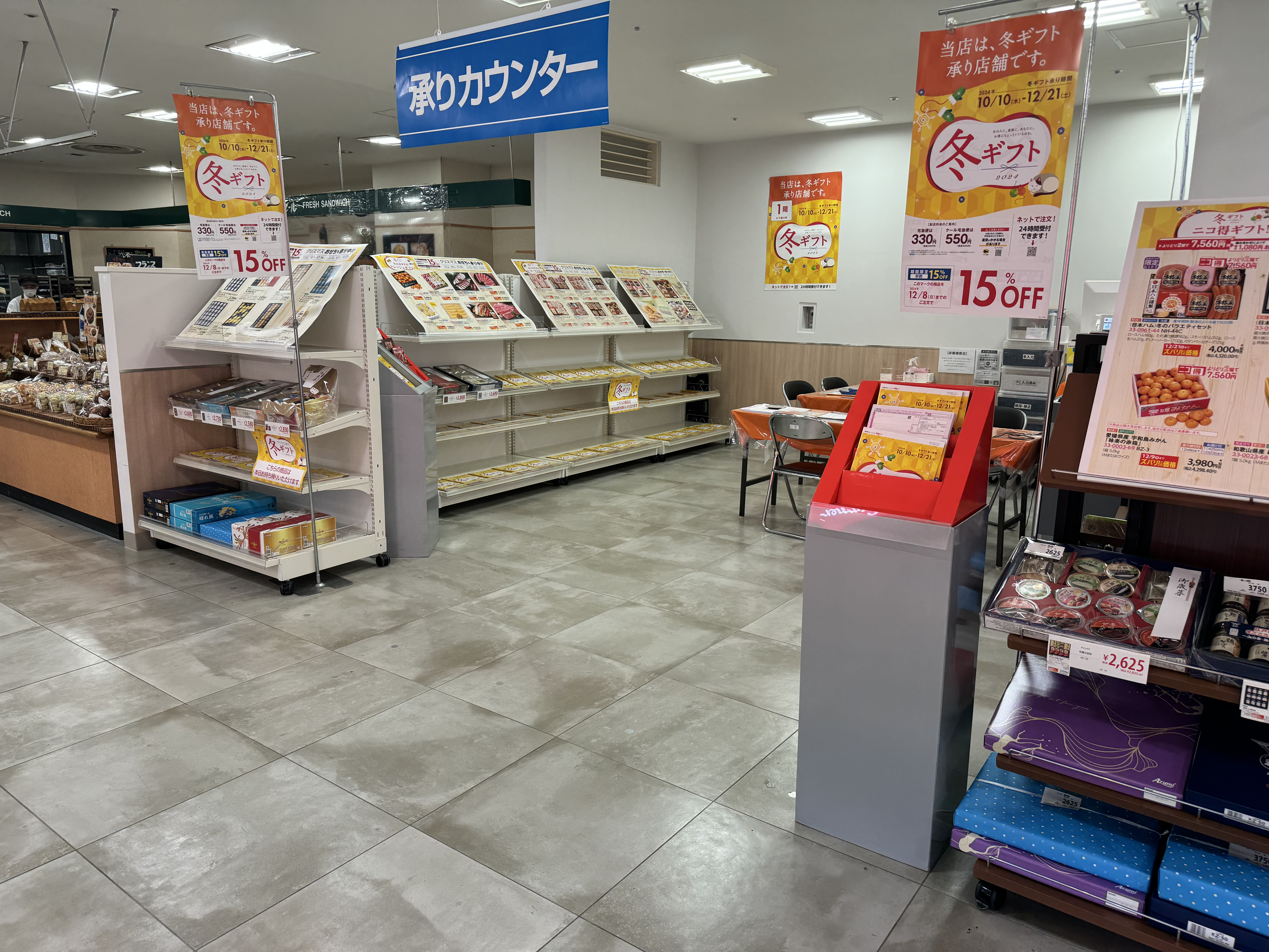 【西友　成増店】1Fエレベーター・入口横ギフト売場　プロモーション用途や物販、食物販のポップアップストアに最適なスーパー店内催事イベントスペース