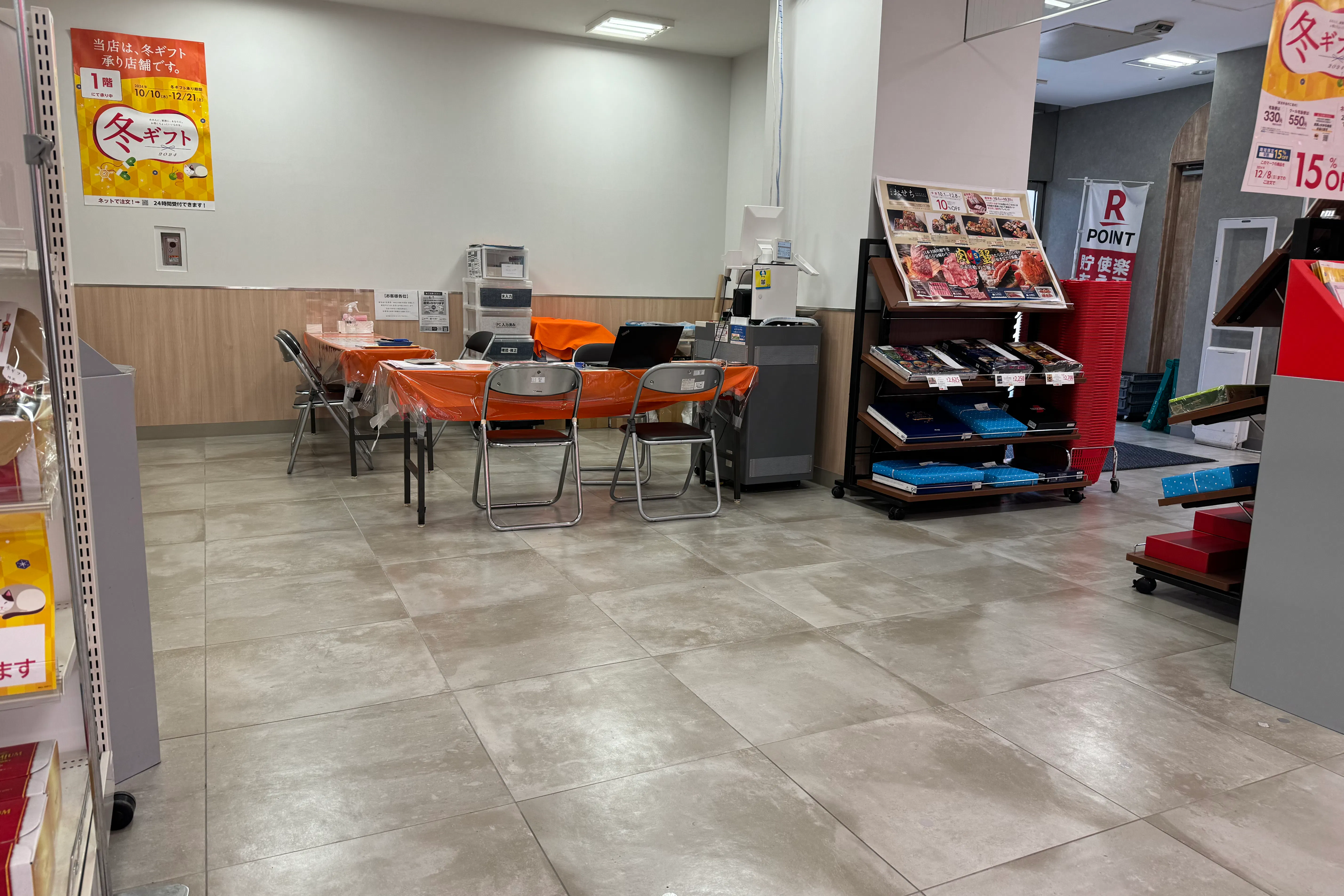 【西友 成増店】1Fエレベーター・入口横ギフト売場 プロモーション用途や物販、食物販のポップアップストアに最適なスーパー店内催事イベントスペース