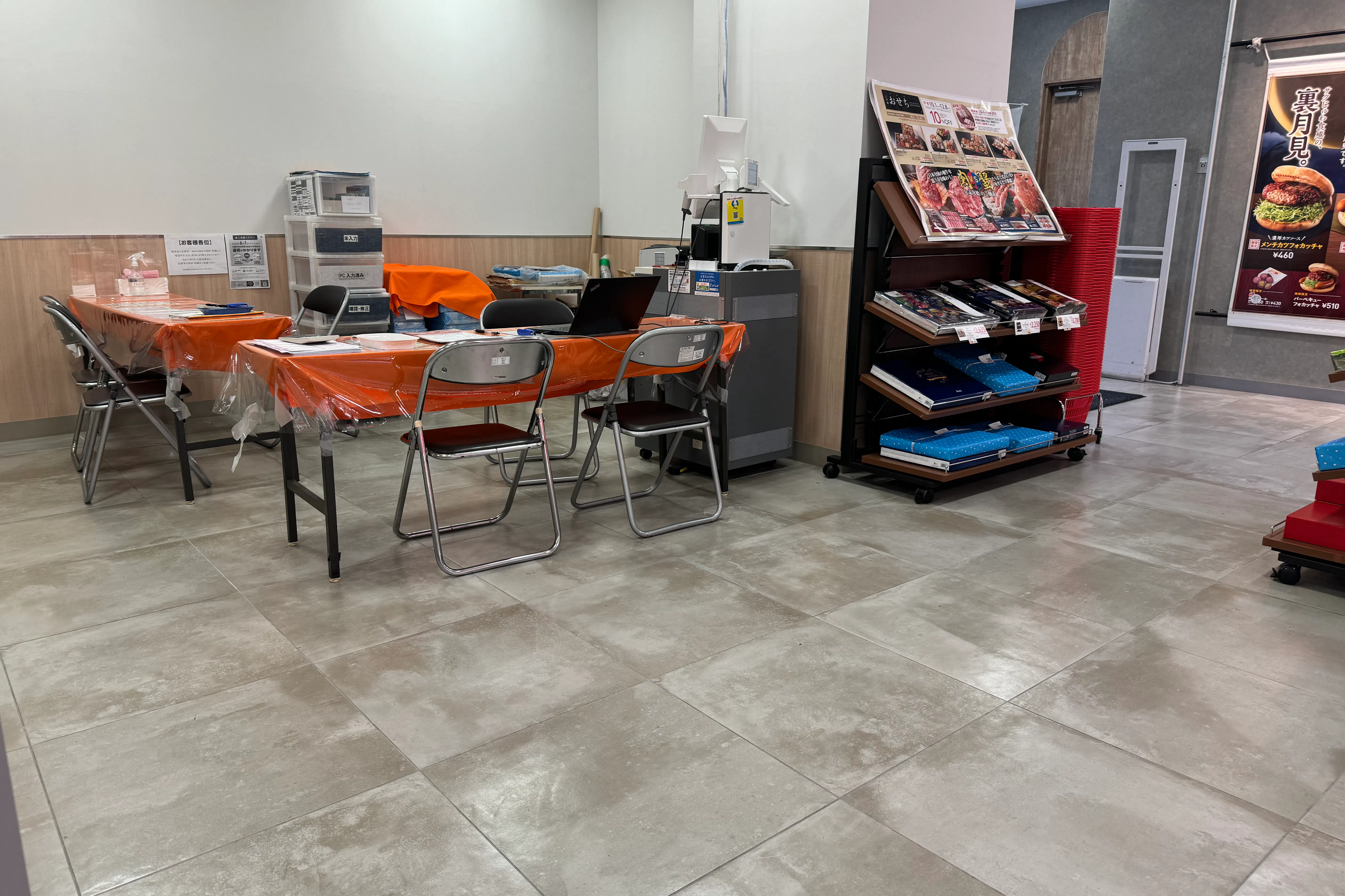 【西友 成増店】1Fエレベーター・入口横ギフト売場 プロモーション用途や物販、食物販のポップアップストアに最適なスーパー店内催事イベントスペース