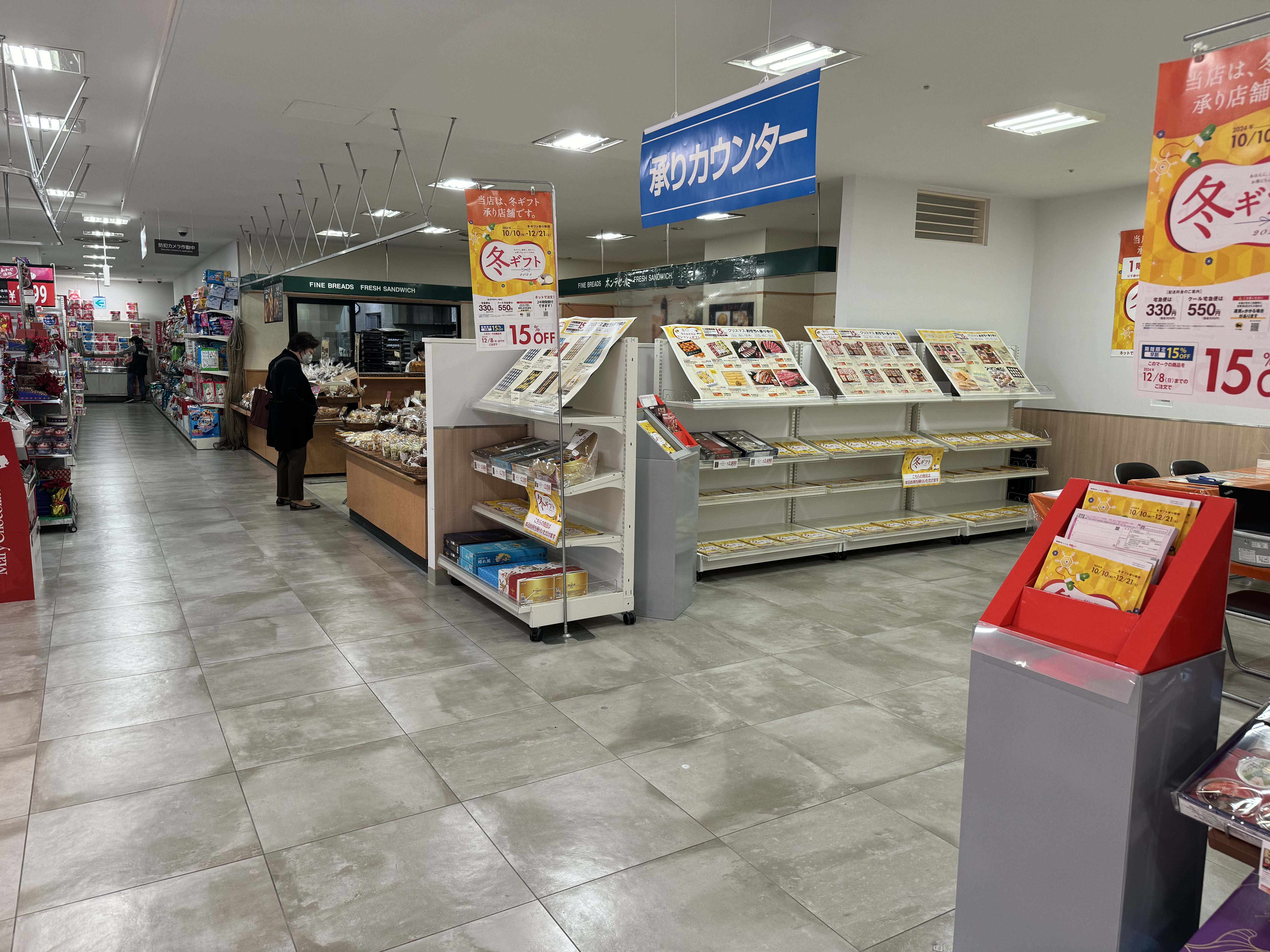 【西友　成増店】1Fエレベーター・入口横ギフト売場　プロモーション用途や物販、食物販のポップアップストアに最適なスーパー店内催事イベントスペース