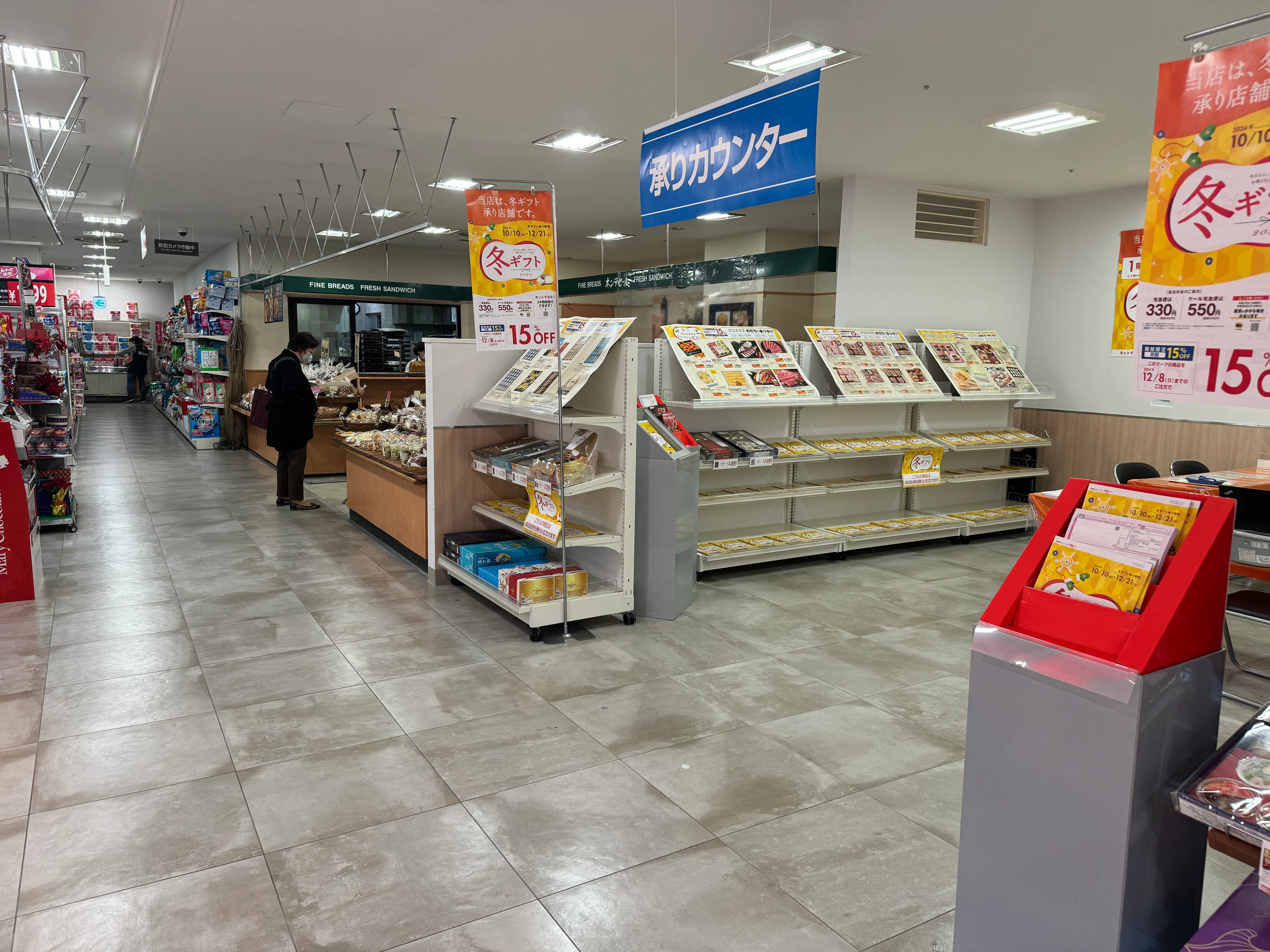 【西友　成増店】1Fエレベーター・入口横ギフト売場　プロモーション用途や物販、食物販のポップアップストアに最適なスーパー店内催事イベントスペース