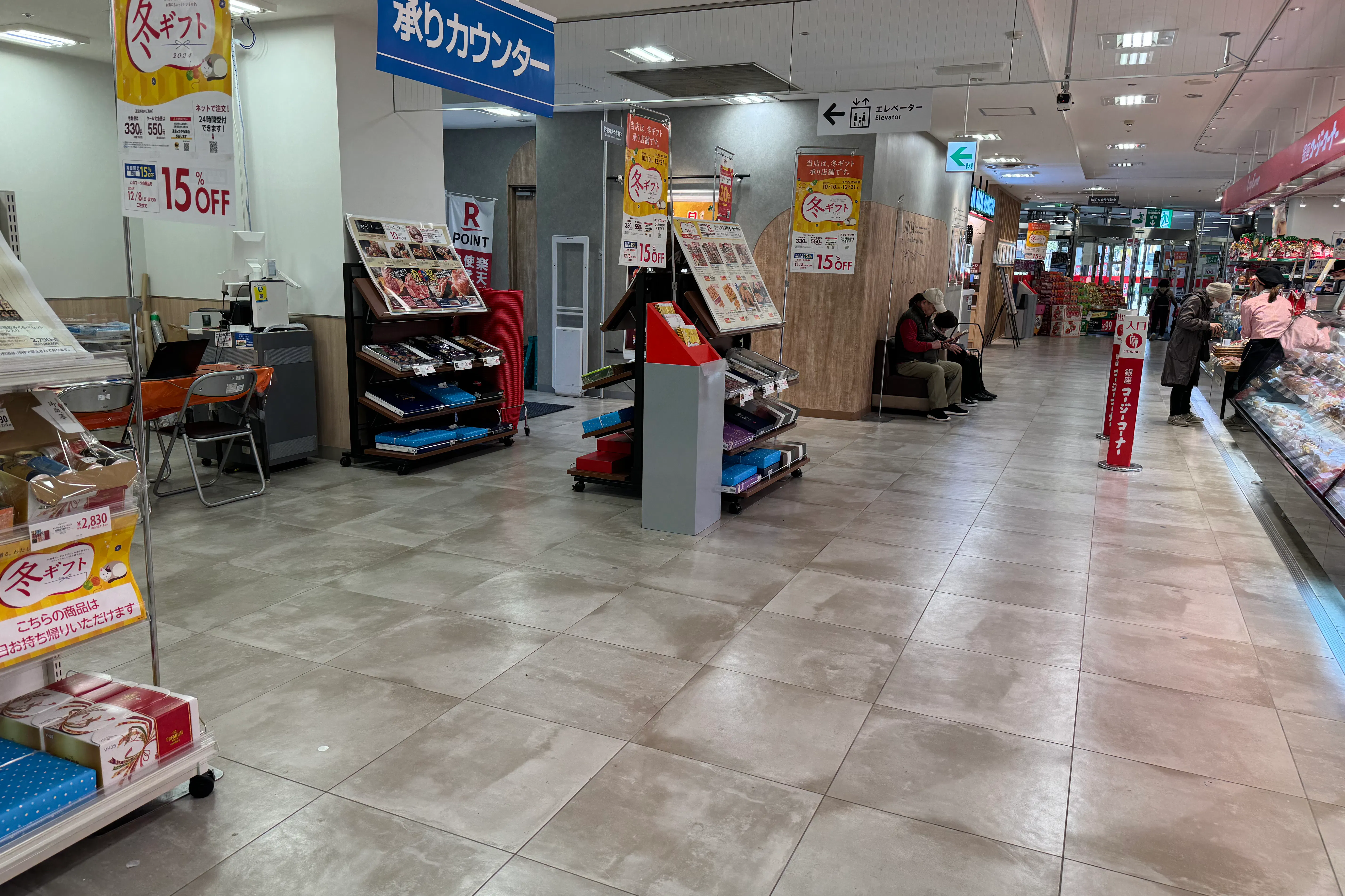 【西友 成増店】1Fエレベーター・入口横ギフト売場 プロモーション用途や物販、食物販のポップアップストアに最適なスーパー店内催事イベントスペース