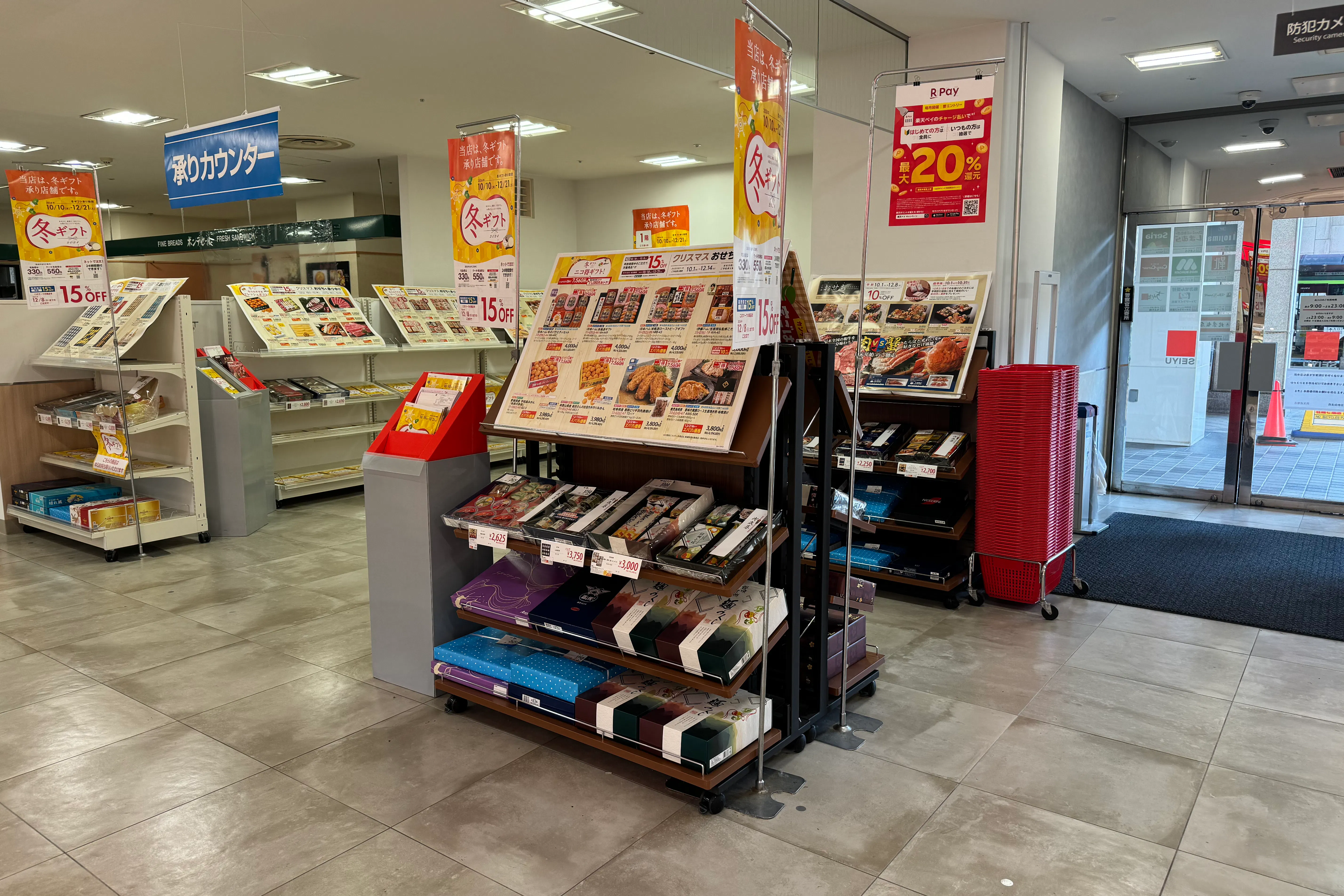 【西友 成増店】1Fエレベーター・入口横ギフト売場 プロモーション用途や物販、食物販のポップアップストアに最適なスーパー店内催事イベントスペース