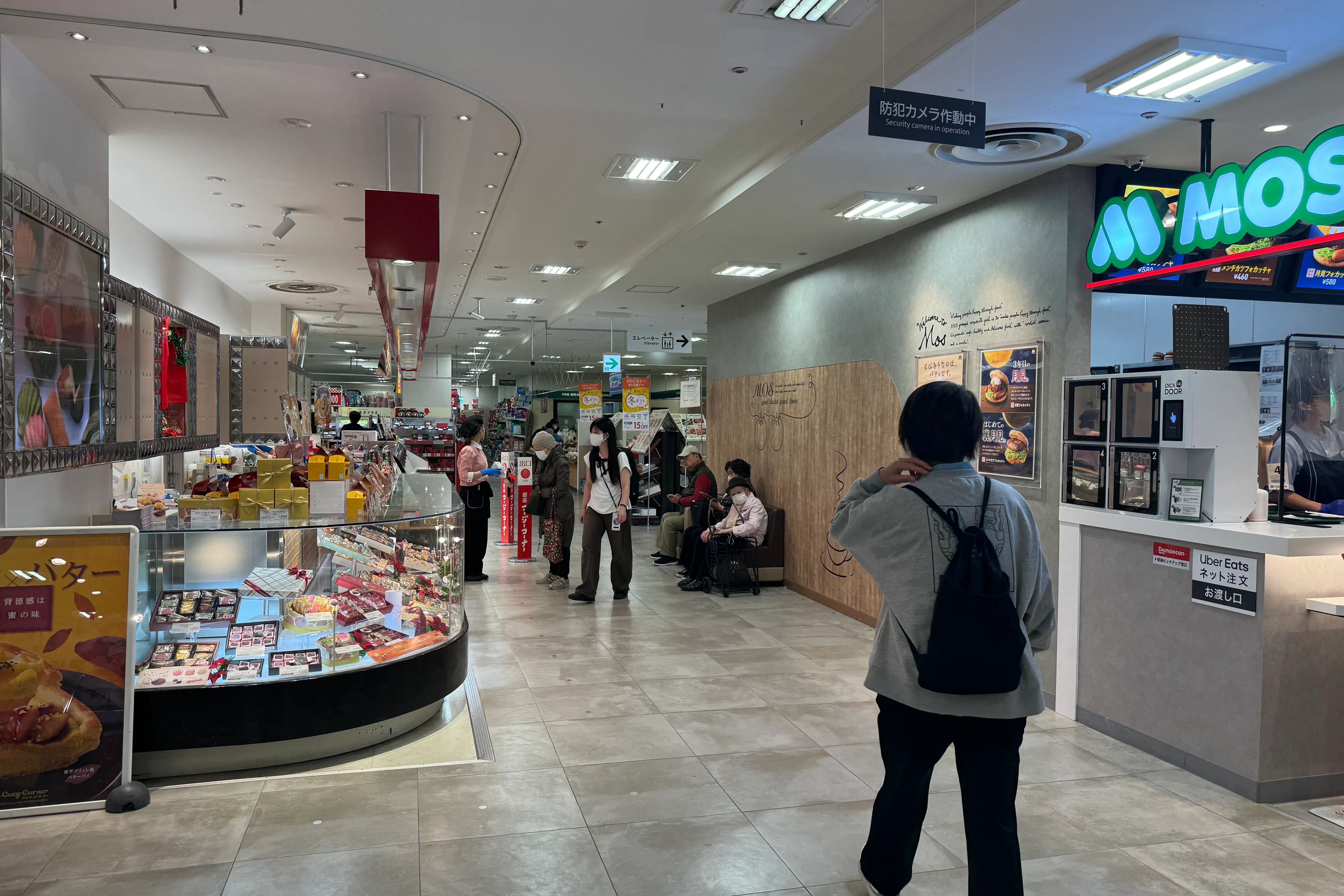 【西友 成増店】1Fエレベーター・入口横ギフト売場 プロモーション用途や物販、食物販のポップアップストアに最適なスーパー店内催事イベントスペース