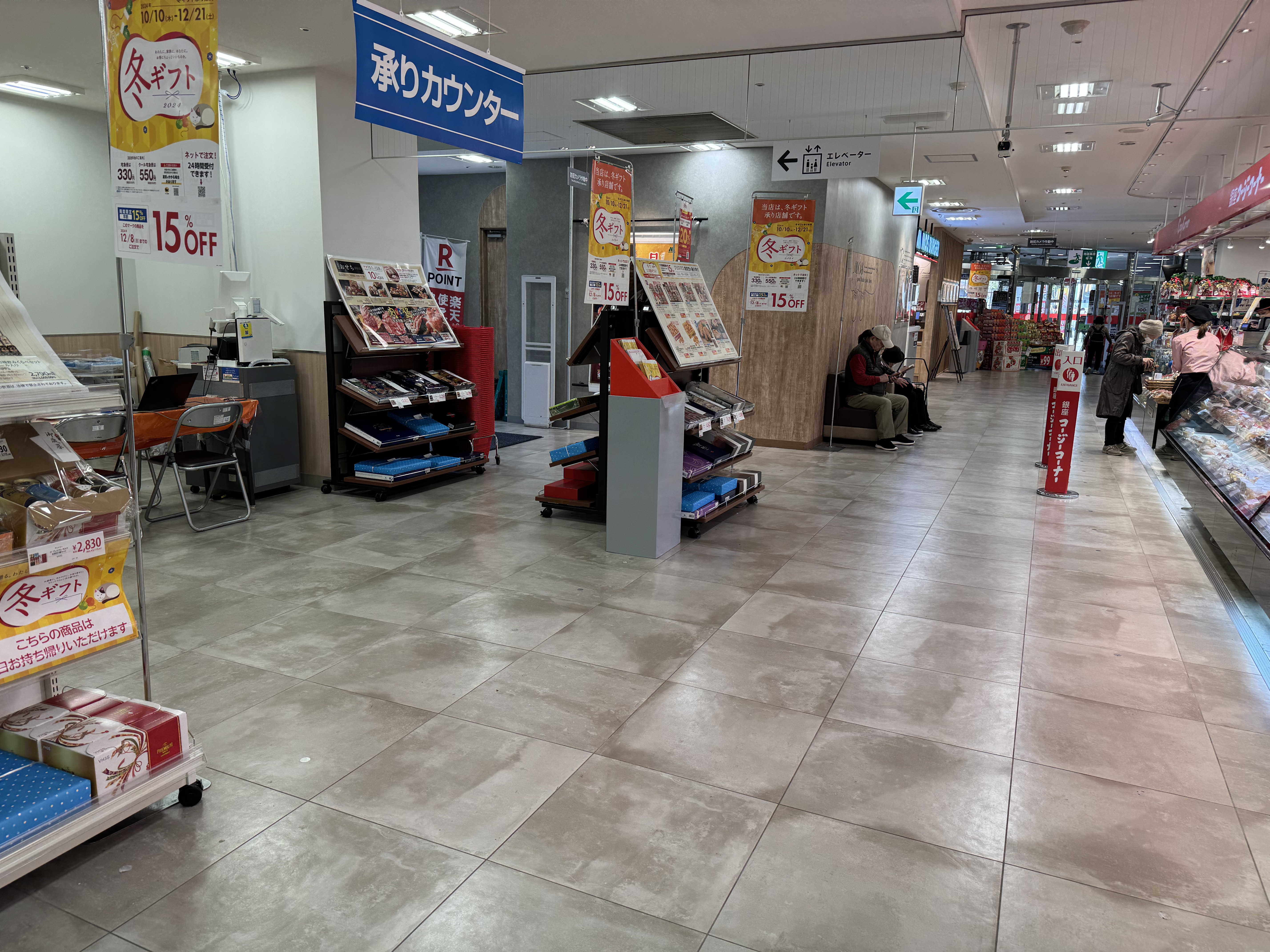 【西友　成増店】1Fエレベーター・入口横ギフト売場　プロモーション用途や物販、食物販のポップアップストアに最適なスーパー店内催事イベントスペース