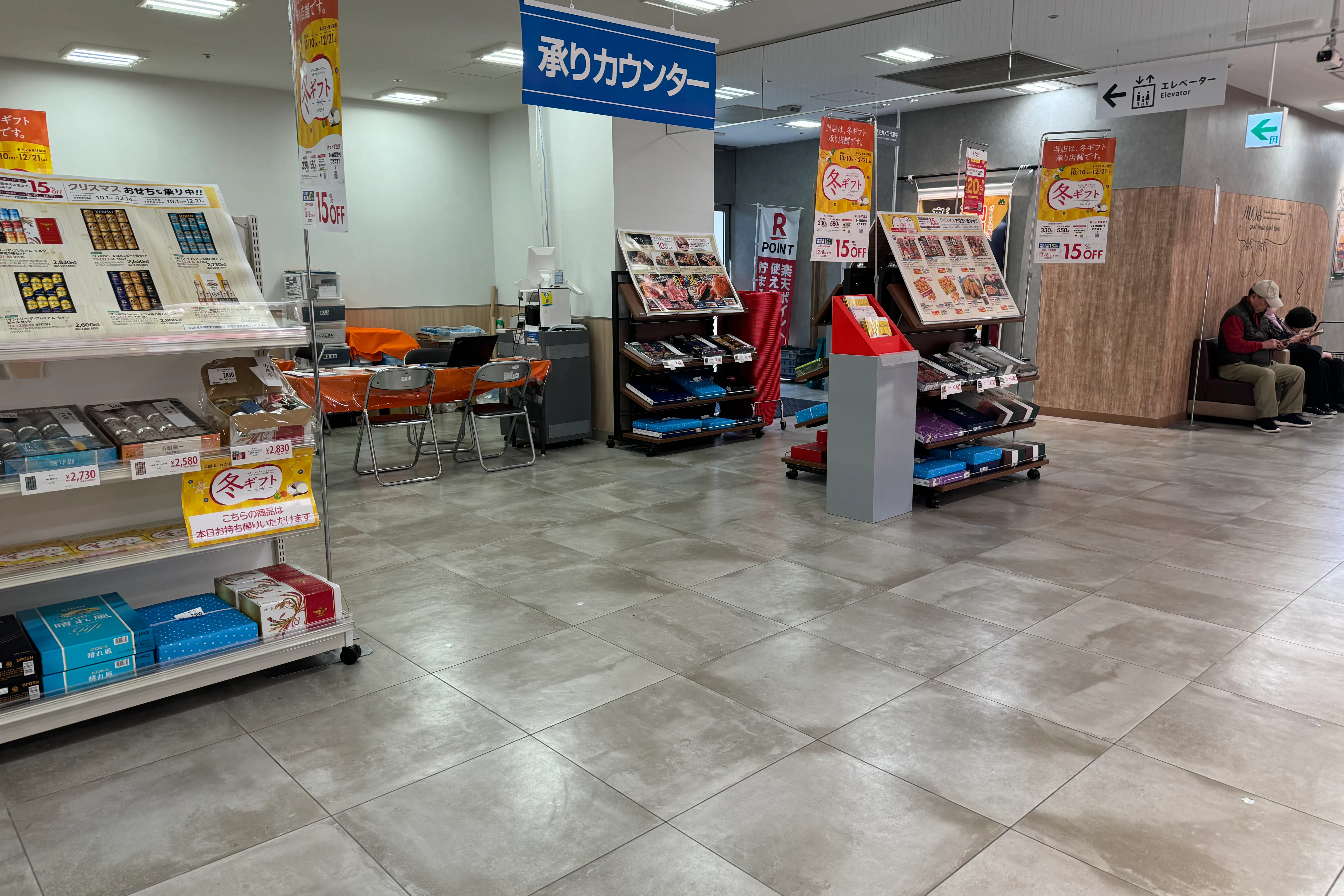 【西友 成増店】1Fエレベーター・入口横ギフト売場 プロモーション用途や物販、食物販のポップアップストアに最適なスーパー店内催事イベントスペース