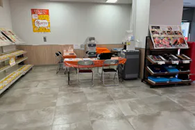 【西友 成増店】1Fエレベーター・入口横ギフト売場 プロモーション用途や物販、食物販のポップアップストアに最適なスーパー店内催事イベントスペース