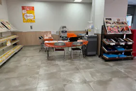 【西友 成増店】1Fエレベーター・入口横ギフト売場 プロモーション用途や物販、食物販のポップアップストアに最適なスーパー店内催事イベントスペース