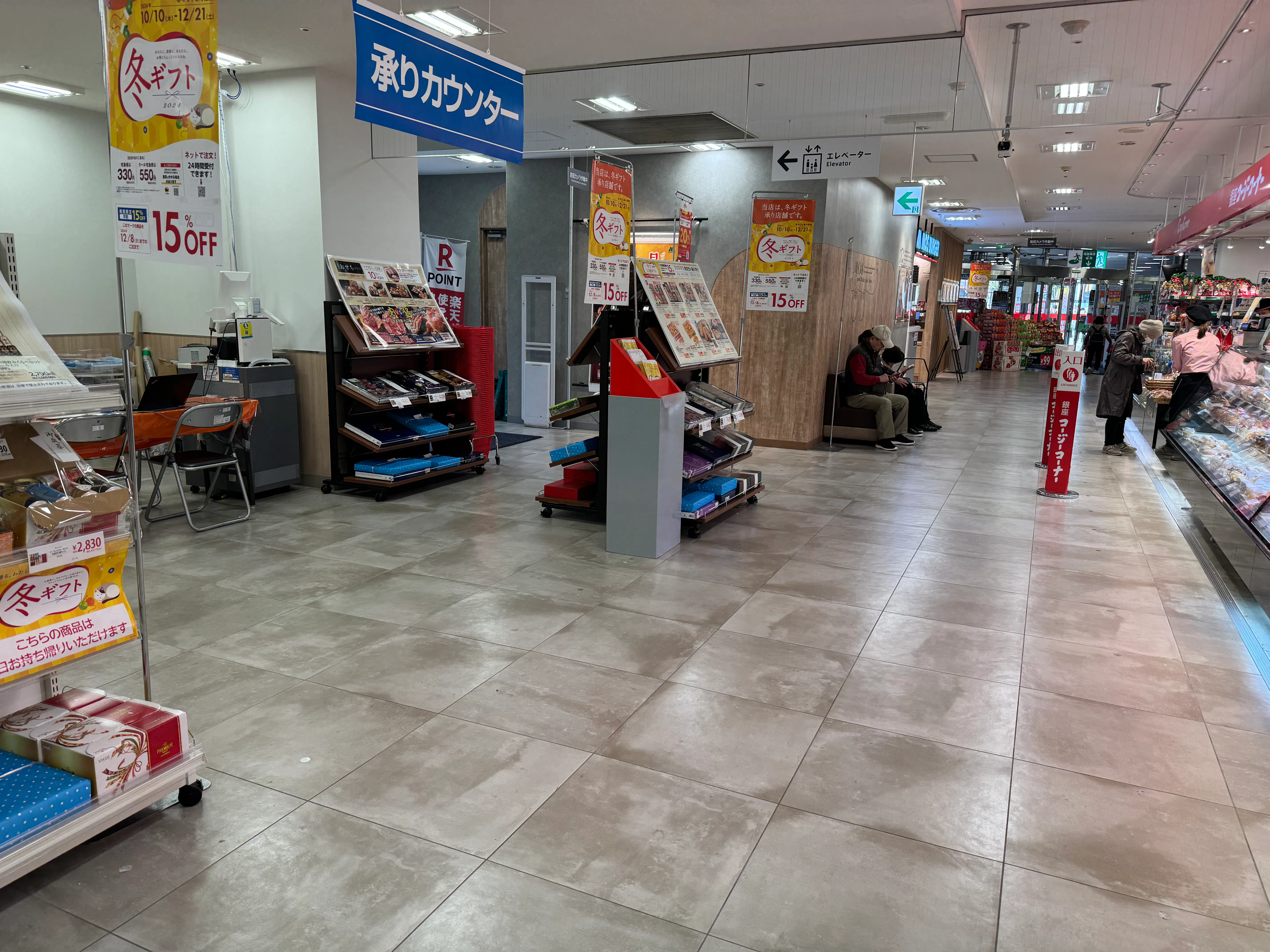 【西友　成増店】1Fエレベーター・入口横ギフト売場　プロモーション用途や物販、食物販のポップアップストアに最適なスーパー店内催事イベントスペース