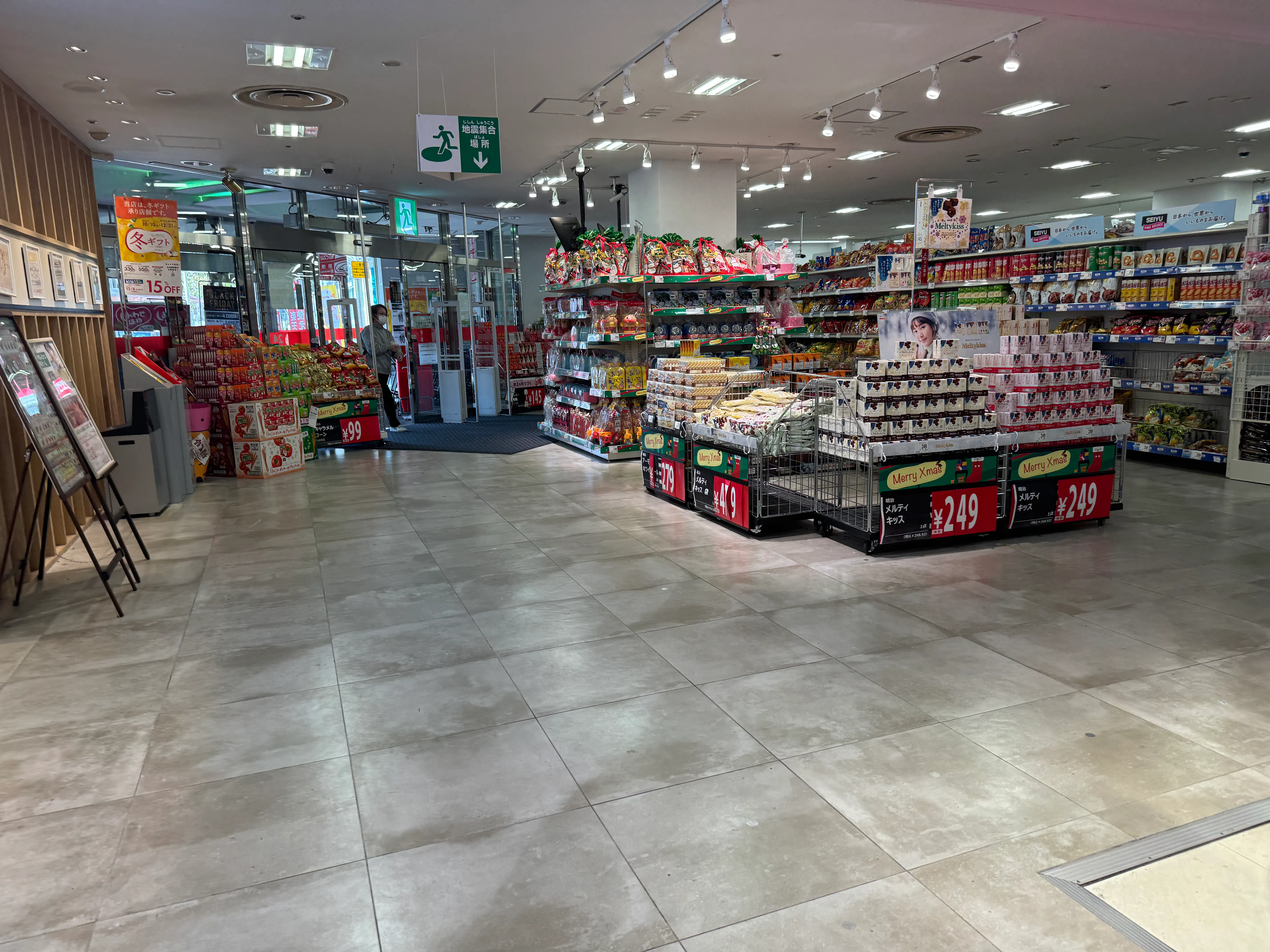 【西友 成増店】1Fエレベーター・入口横ギフト売場 プロモーション用途や物販、食物販のポップアップストアに最適なスーパー店内催事イベントスペース
