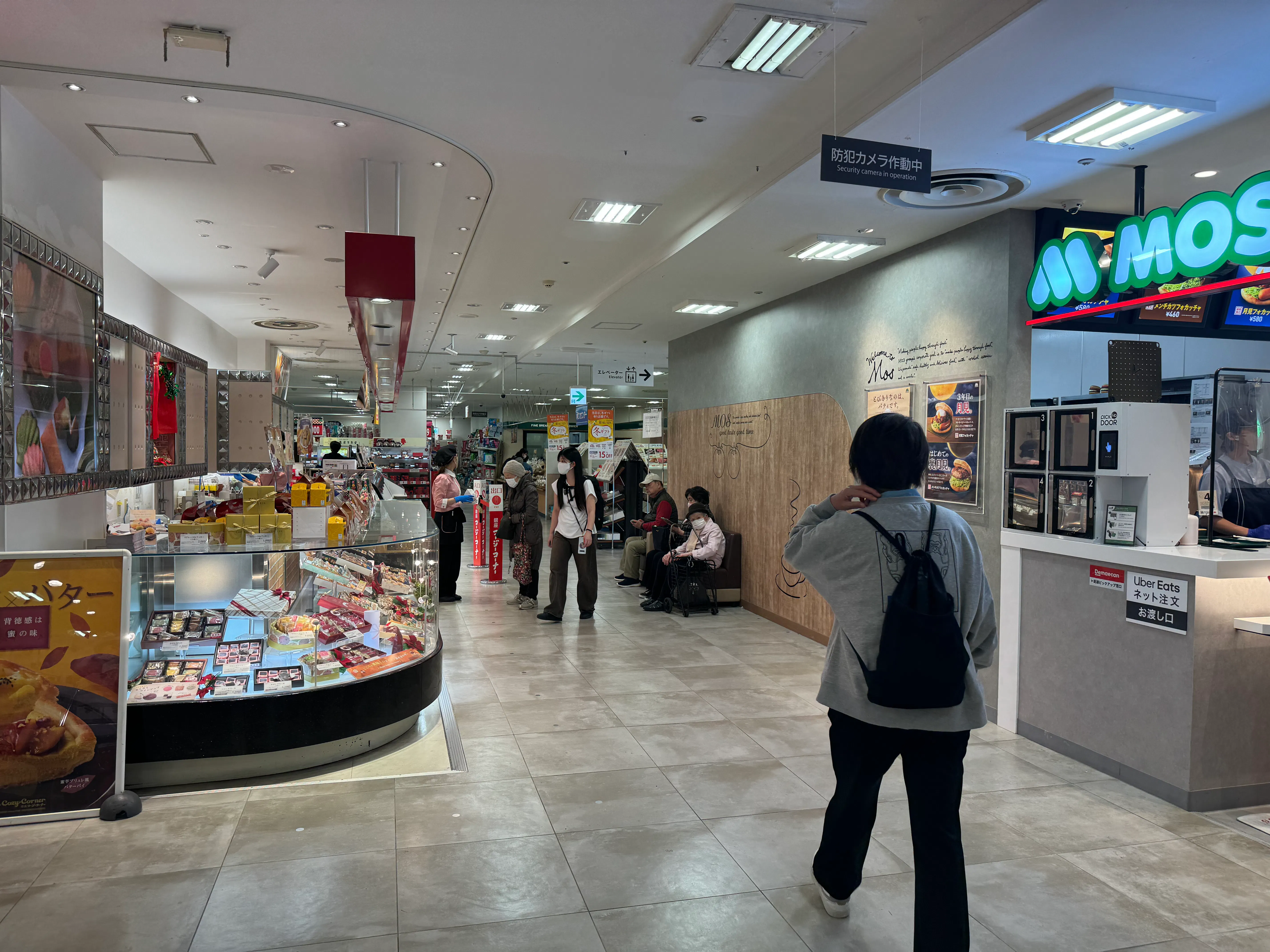 【西友 成増店】1Fエレベーター・入口横ギフト売場 プロモーション用途や物販、食物販のポップアップストアに最適なスーパー店内催事イベントスペース