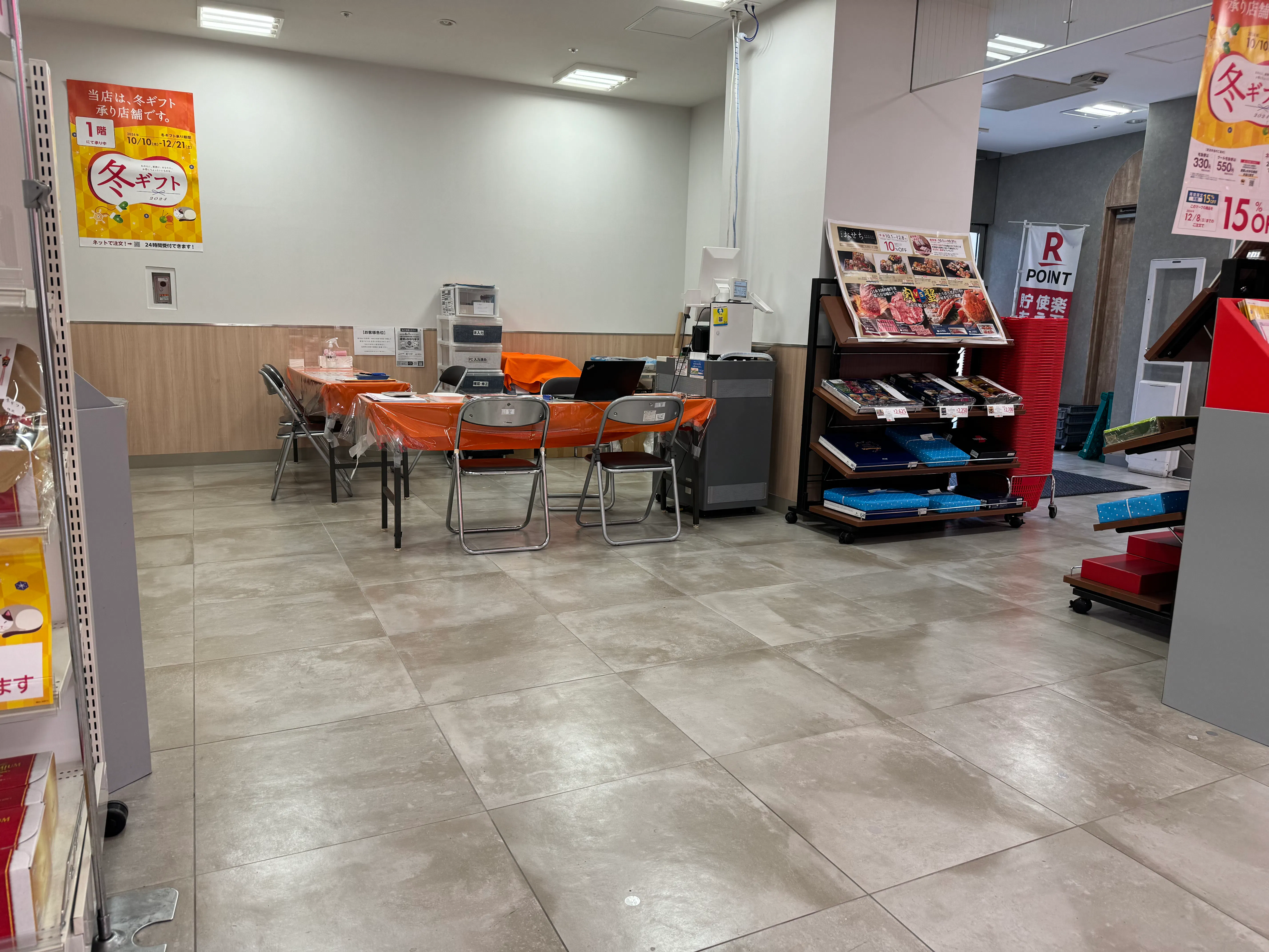 【西友　成増店】1Fエレベーター・入口横ギフト売場　プロモーション用途や物販、食物販のポップアップストアに最適なスーパー店内催事イベントスペース