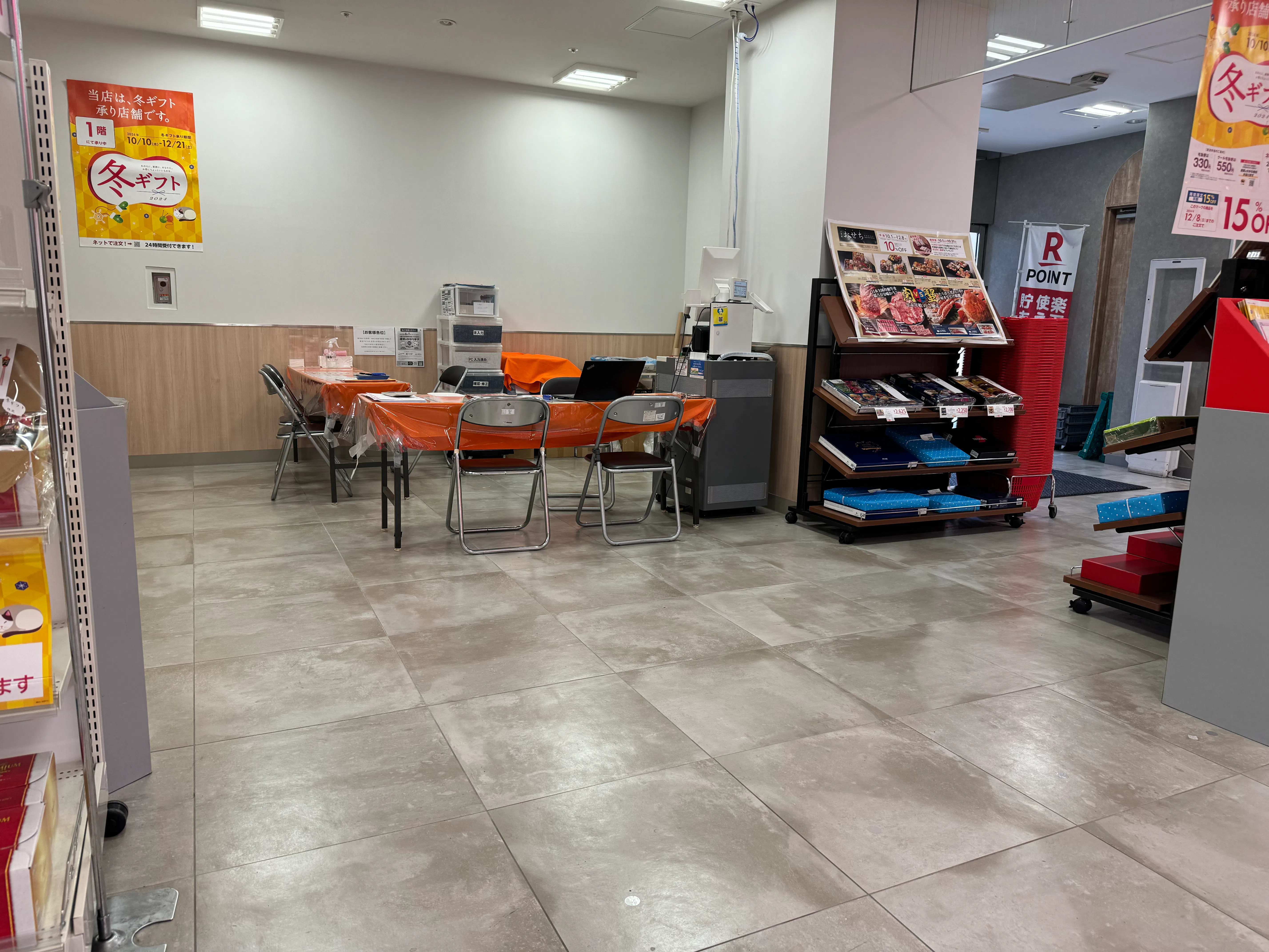 【西友　成増店】1Fエレベーター・入口横ギフト売場　プロモーション用途や物販、食物販のポップアップストアに最適なスーパー店内催事イベントスペース