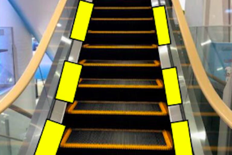 【イオンモール徳島】モール内広告 エスカレーターの画像2