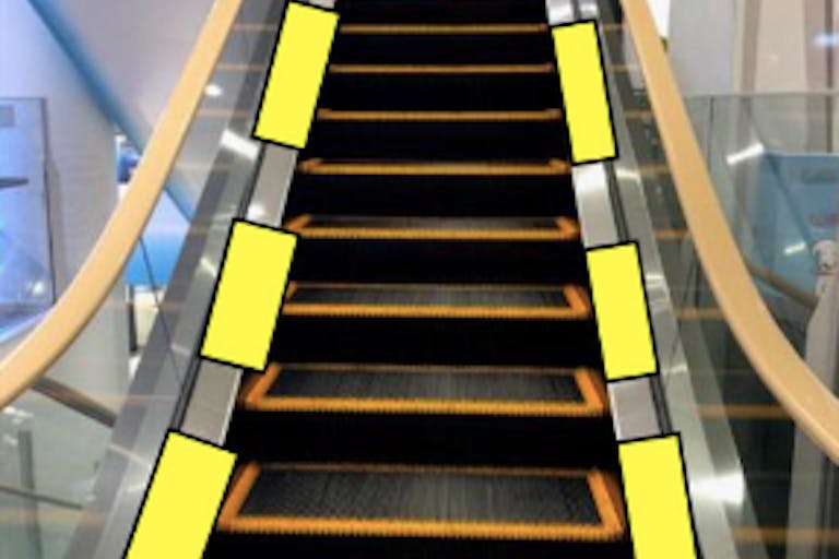 【イオンモール徳島】モール内広告 エスカレーターの画像2