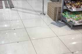 【西友 蒲生伊原店】1階入口前 プロモーション用途や物販、食物販のポップアップストアに最適なスーパー店内催事イベントスペース