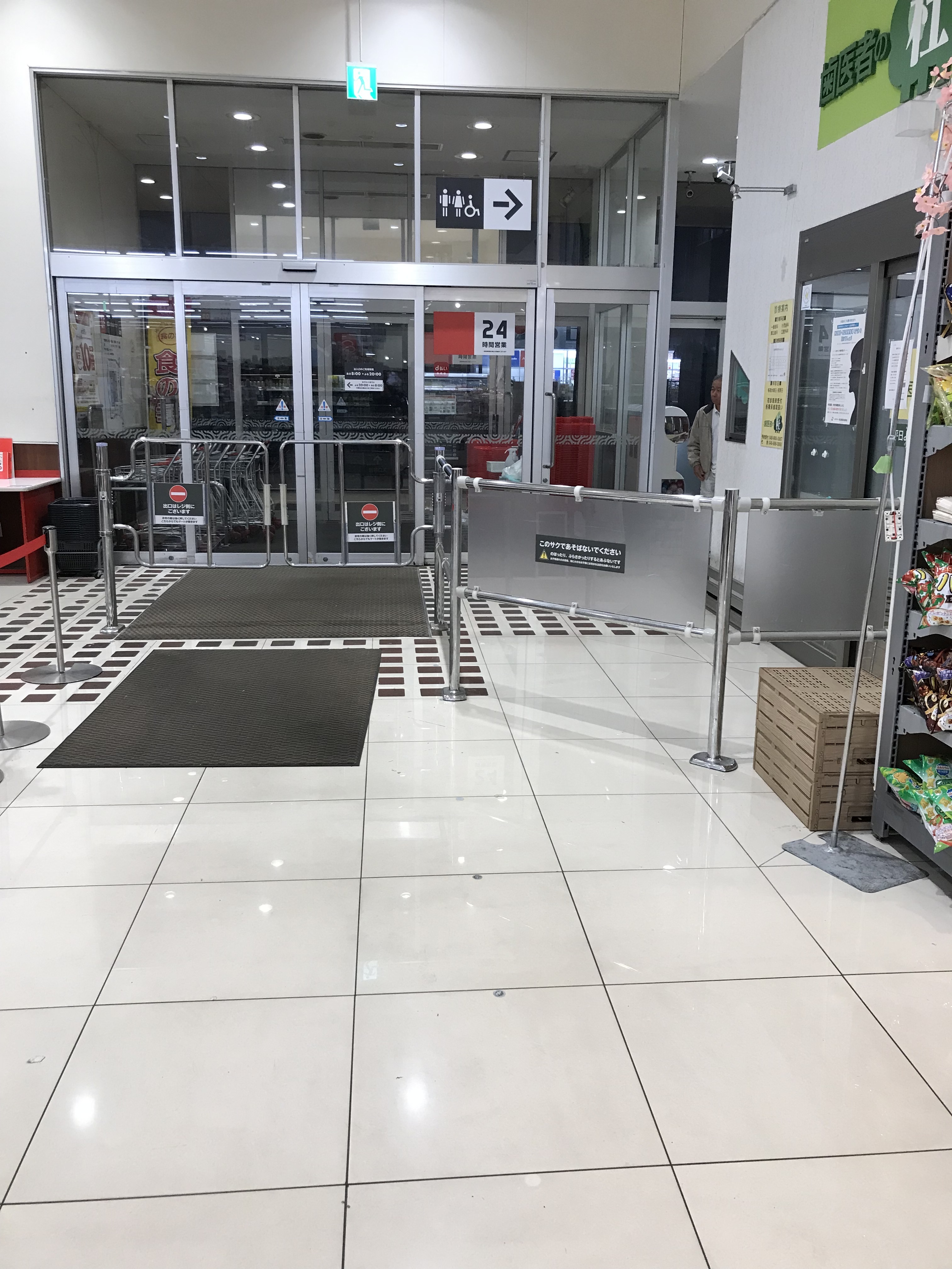 【西友　蒲生伊原店】1階入口前　プロモーション用途や物販、食物販のポップアップストアに最適なスーパー店内催事イベントスペース