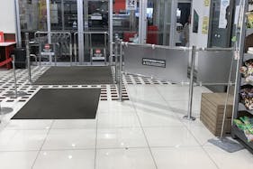 【西友 蒲生伊原店】1階入口前 プロモーション用途や物販、食物販のポップアップストアに最適なスーパー店内催事イベントスペース