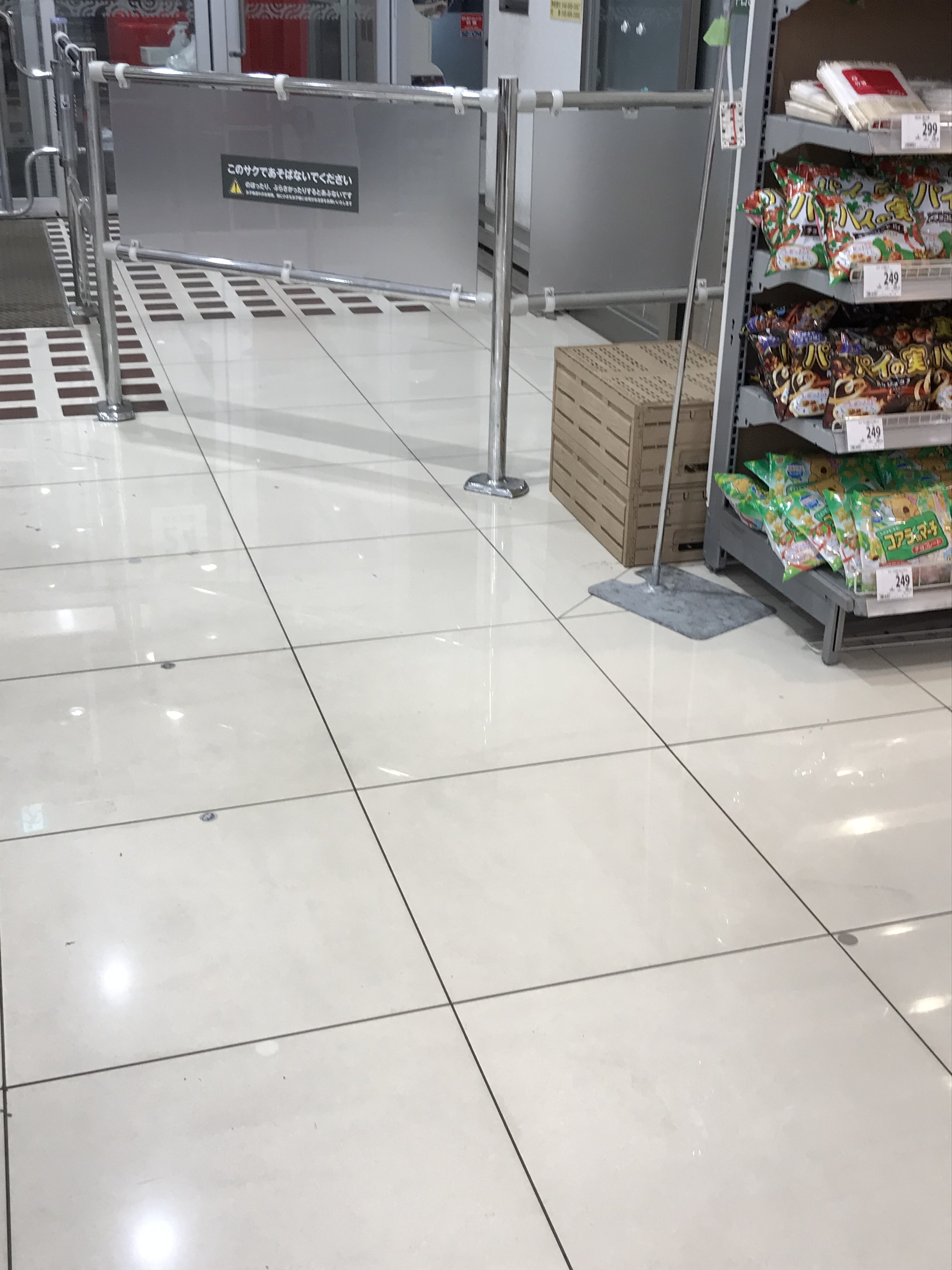 【西友　蒲生伊原店】1階入口前　プロモーション用途や物販、食物販のポップアップストアに最適なスーパー店内催事イベントスペース