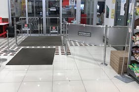 【西友 蒲生伊原店】1階入口前 プロモーション用途や物販、食物販のポップアップストアに最適なスーパー店内催事イベントスペース