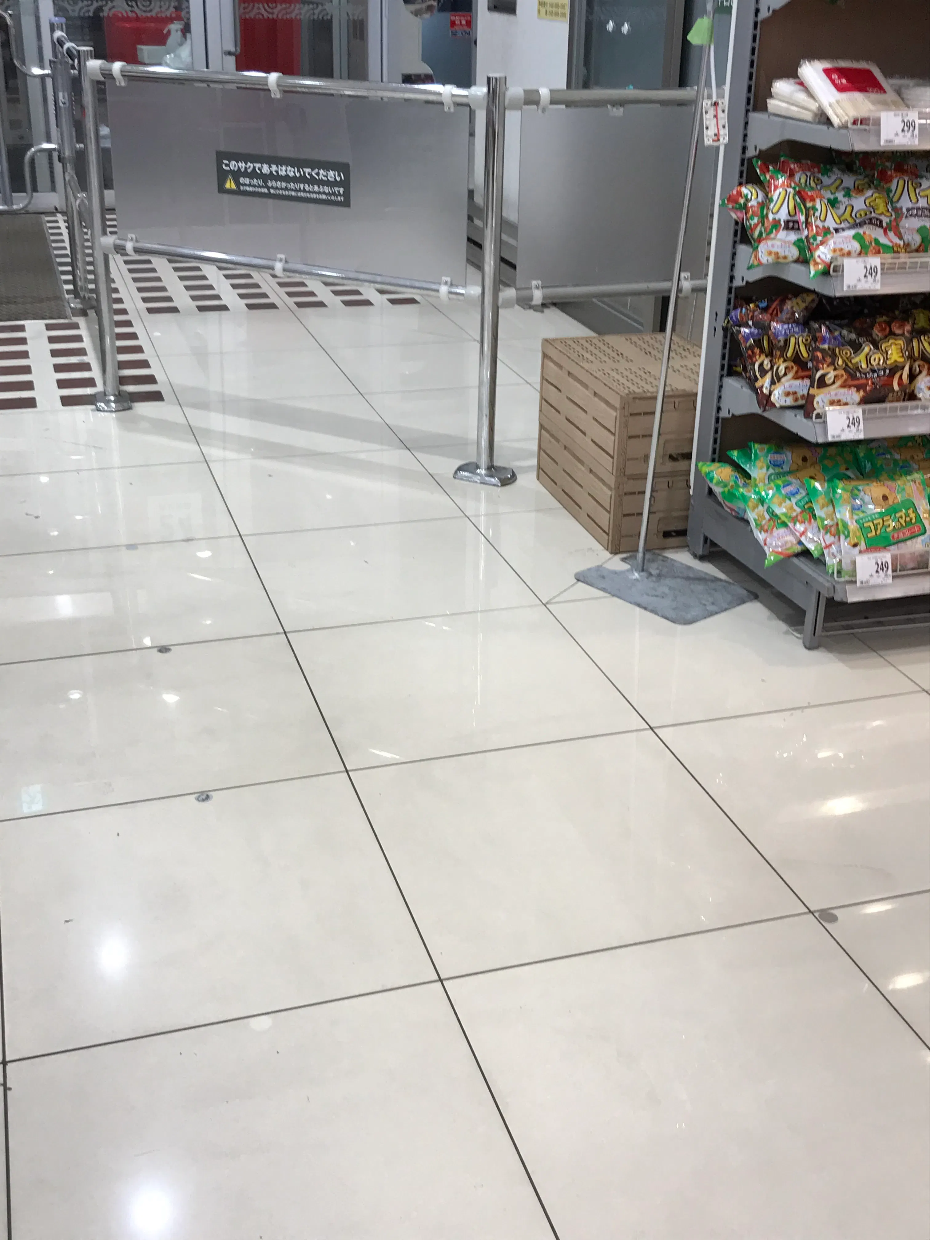 【西友　蒲生伊原店】1階入口前　プロモーション用途や物販、食物販のポップアップストアに最適なスーパー店内催事イベントスペース