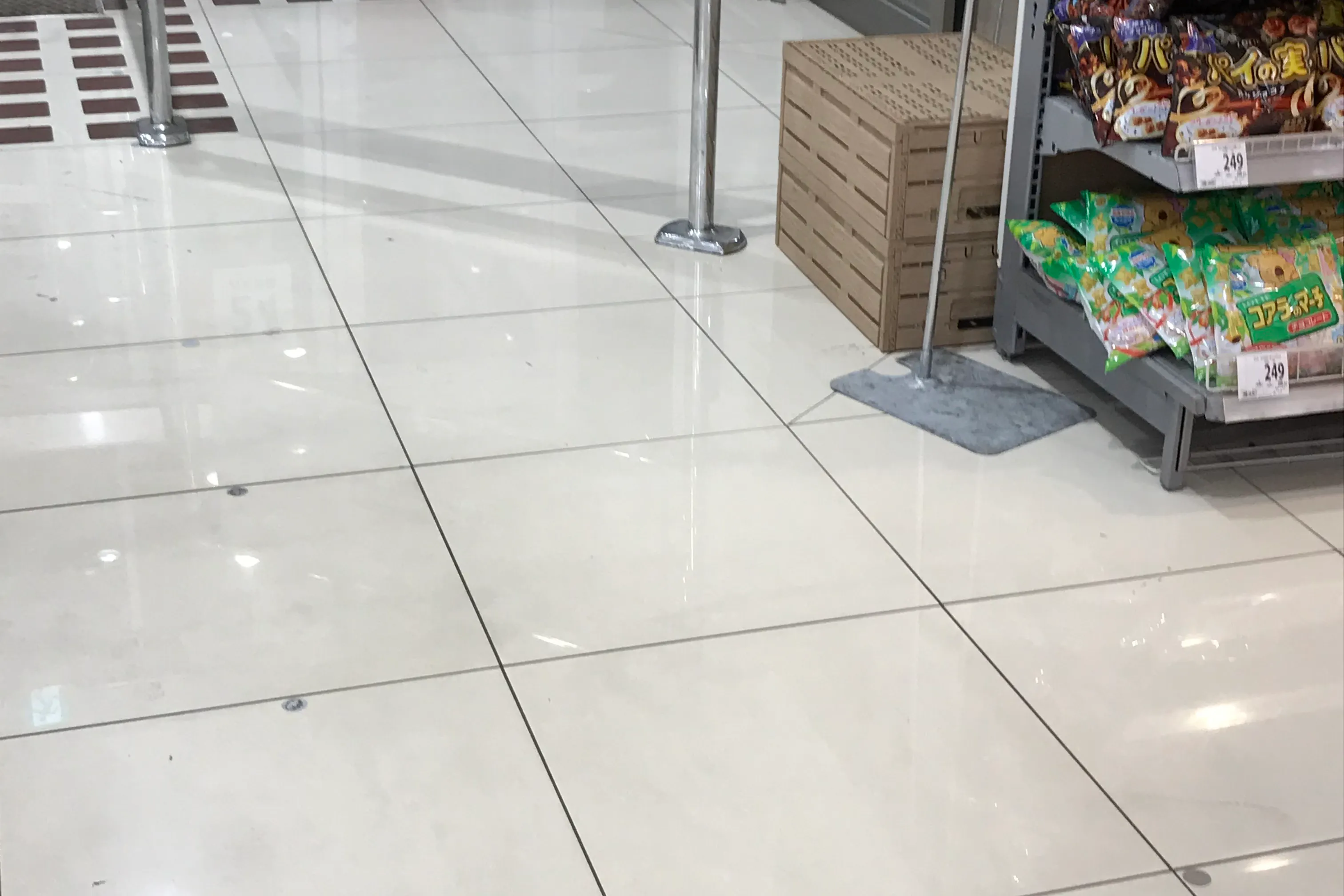 【西友 蒲生伊原店】1階入口前 プロモーション用途や物販、食物販のポップアップストアに最適なスーパー店内催事イベントスペース