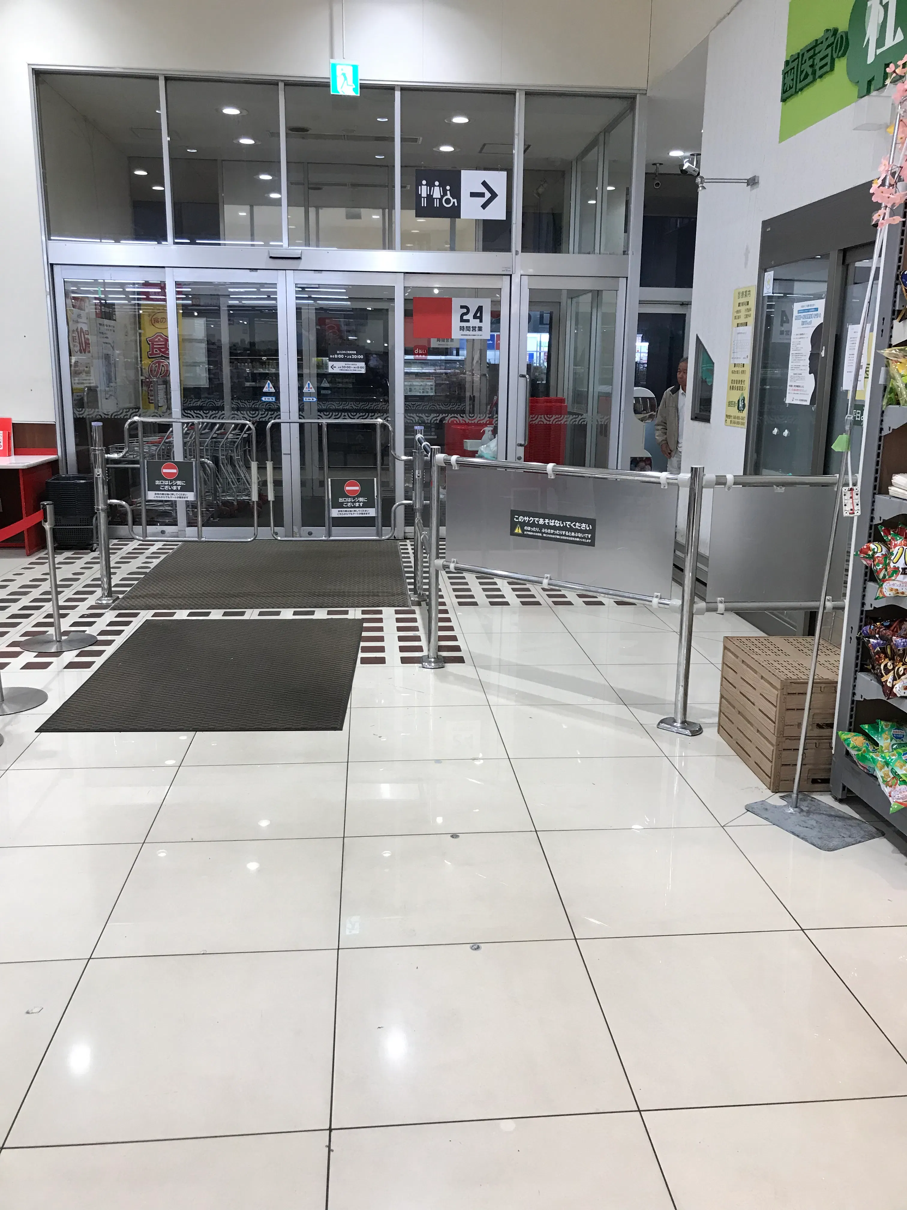 【西友　蒲生伊原店】1階入口前　プロモーション用途や物販、食物販のポップアップストアに最適なスーパー店内催事イベントスペース