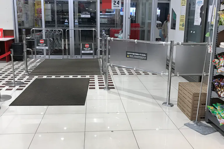 【西友 蒲生伊原店】1階入口前 プロモーション用途や物販、食物販のポップアップストアに最適なスーパー店内催事イベントスペースの画像3