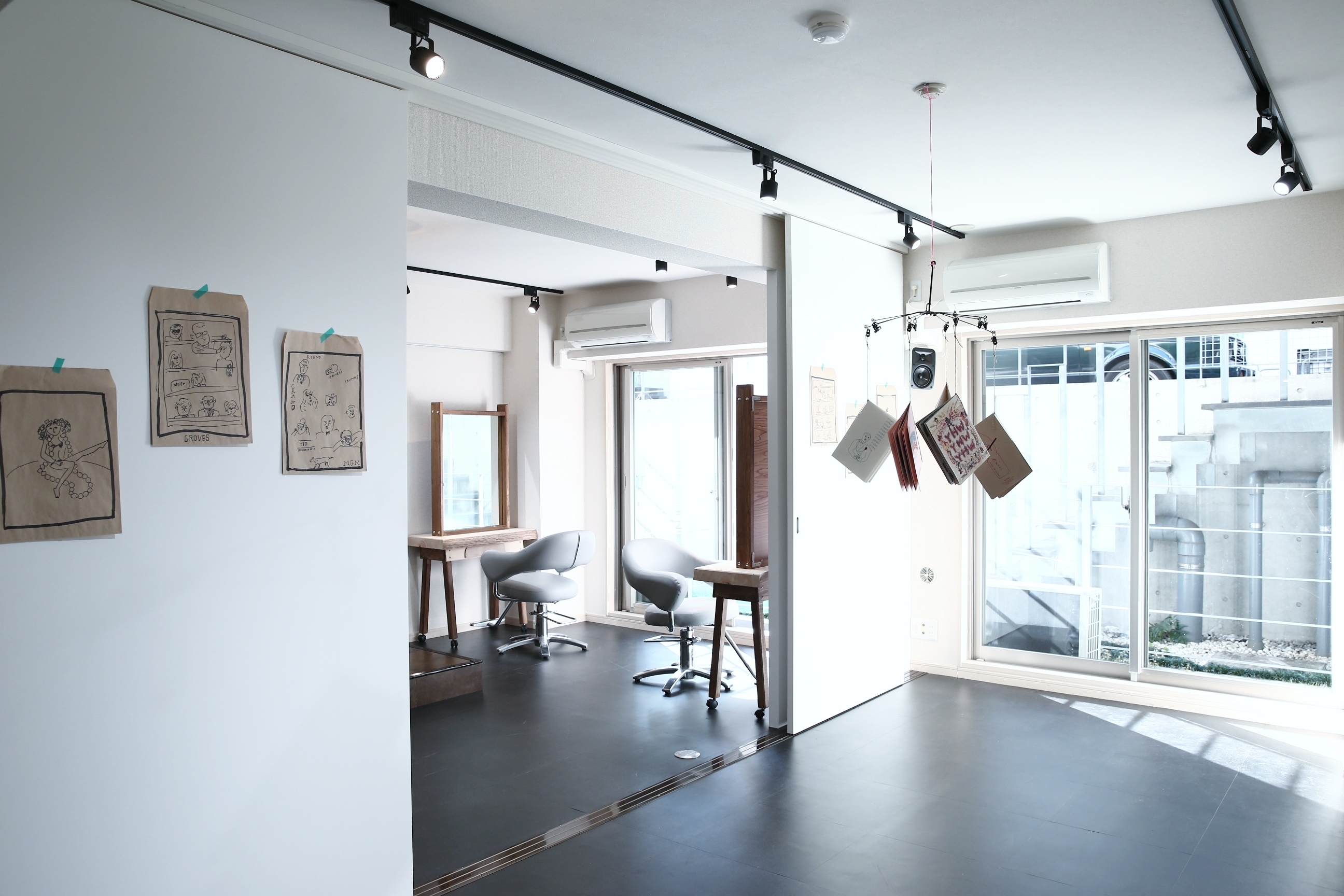 併設の美容室とは扉で仕切られているので、ご自身の世界観を演出できます。。