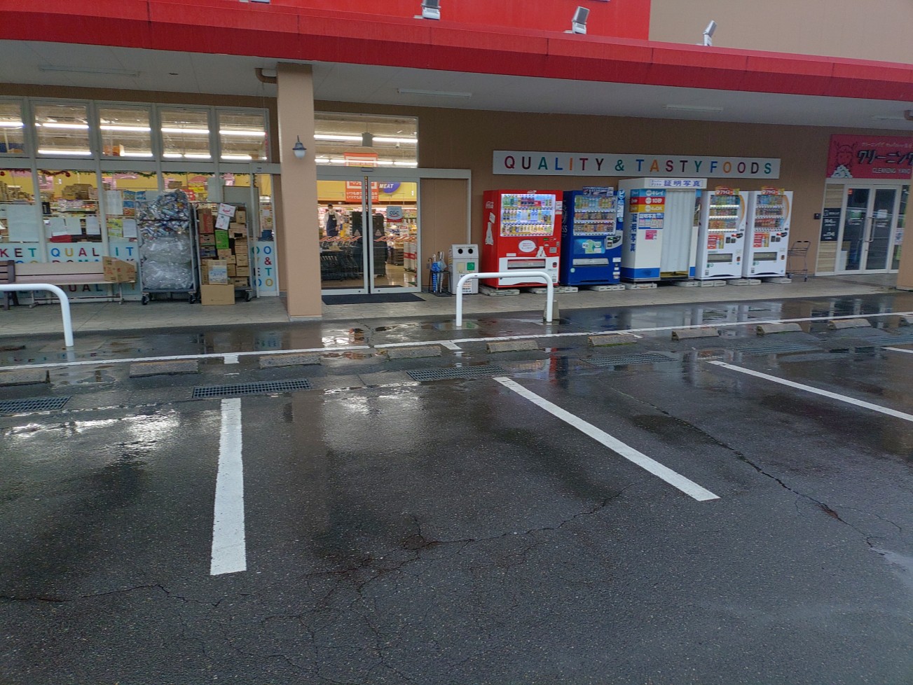 【辰野食彩館】キッチンカー出店やプロモーション催事に最適な駐車場スペース