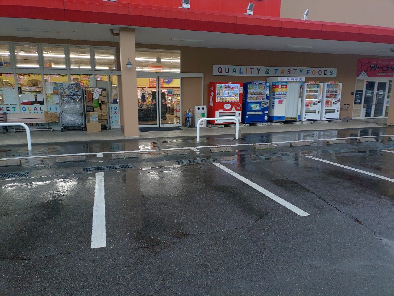 【辰野食彩館】キッチンカー出店やプロモーション催事に最適な駐車場スペースの画像