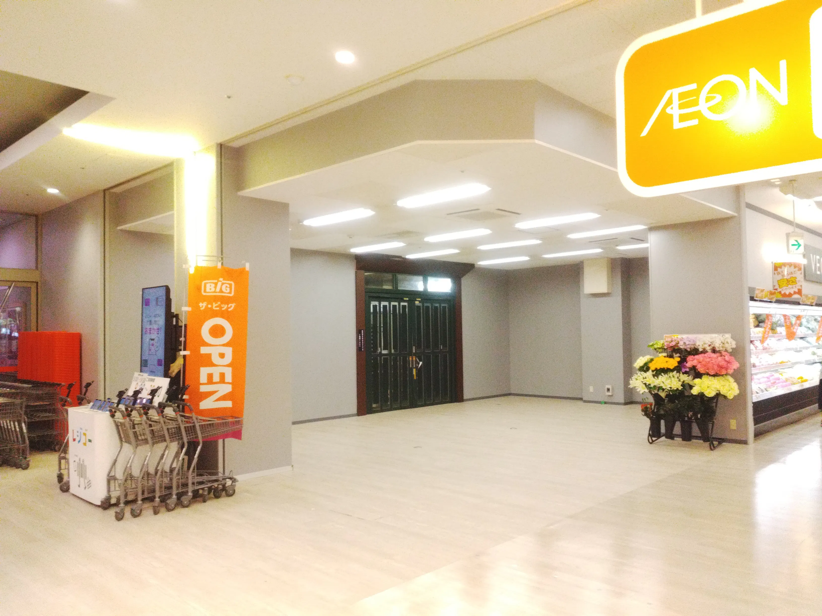 【イオン福岡東ショッピングセンター（福岡県）】立駐入口横　POPUP区画