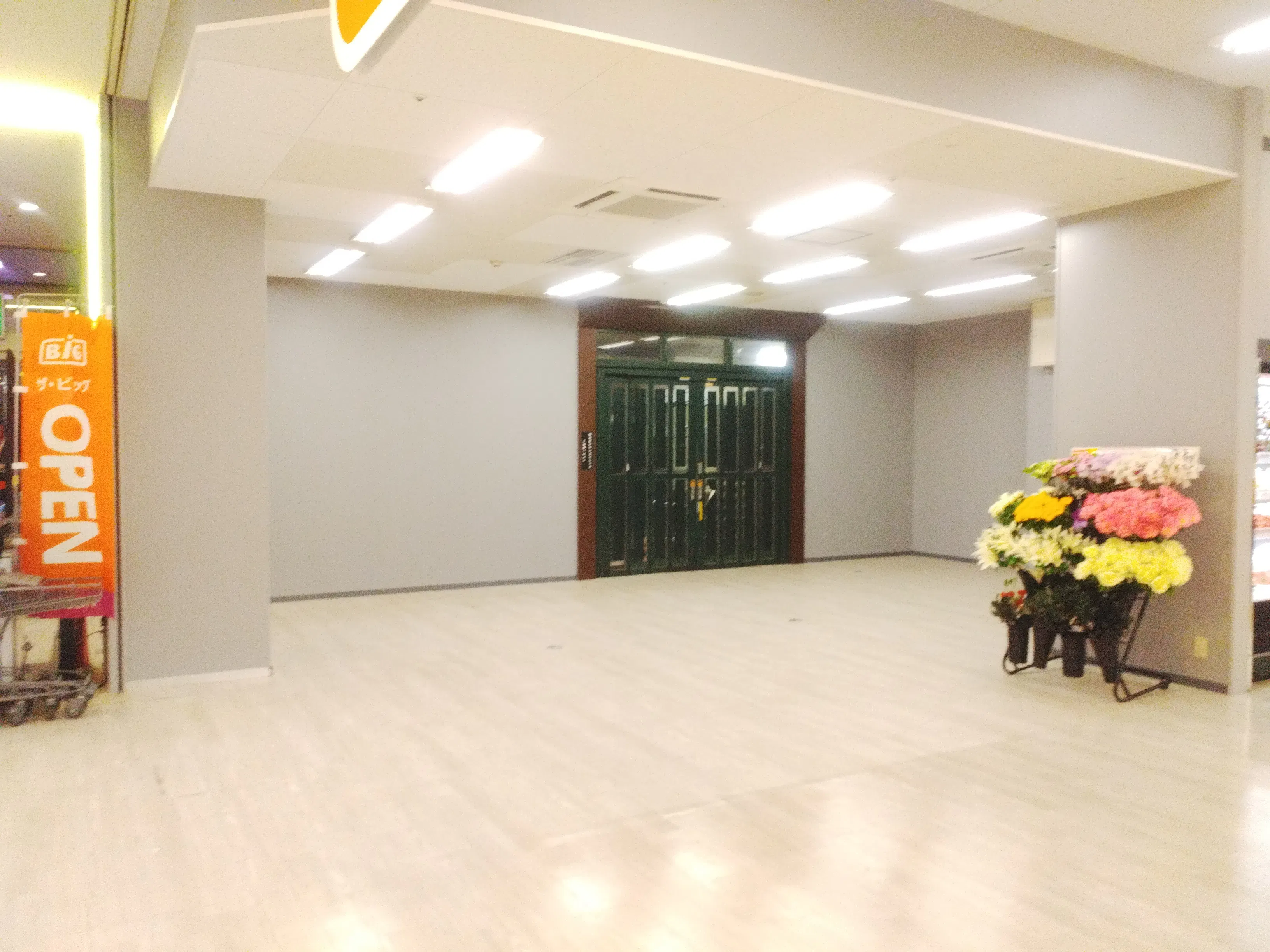 【イオン福岡東ショッピングセンター（福岡県）】立駐入口横　POPUP区画