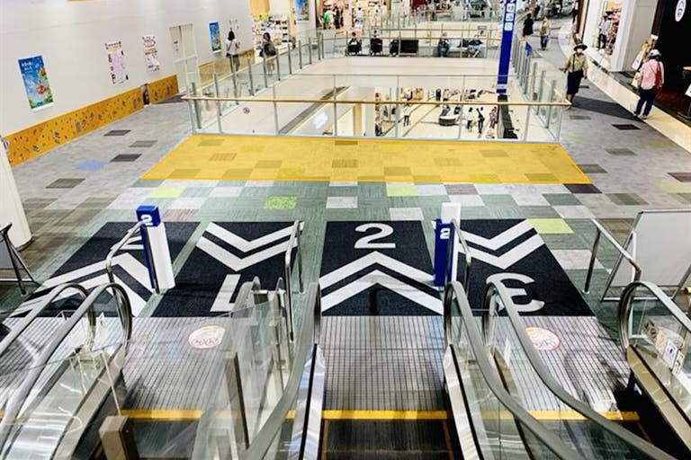 【イオンモール鶴見緑地】【2F】中央エスカレーター前の画像3