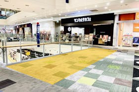 【イオンモール鶴見緑地】【2F】中央エスカレーター前