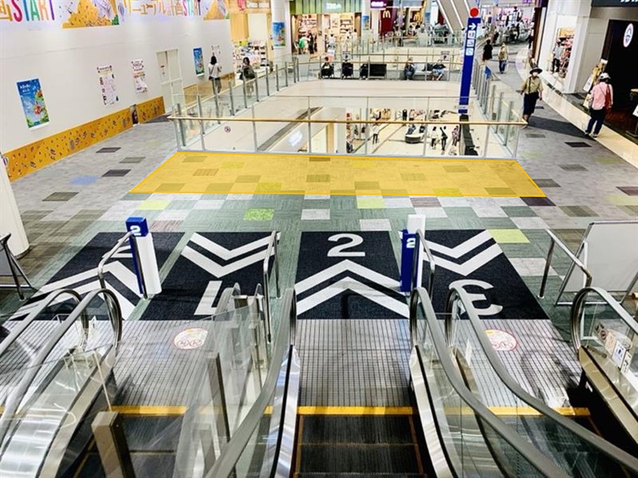 【イオンモール鶴見緑地】【2F】中央エスカレーター前