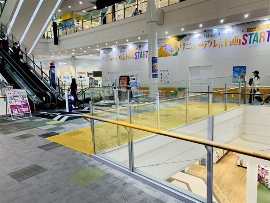 【イオンモール鶴見緑地】【2F】中央エスカレーター前