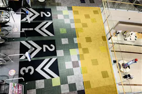 【イオンモール鶴見緑地】【2F】中央エスカレーター前