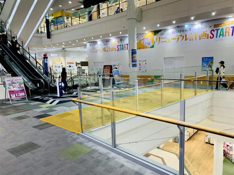 【イオンモール鶴見緑地】【2F】中央エスカレーター前